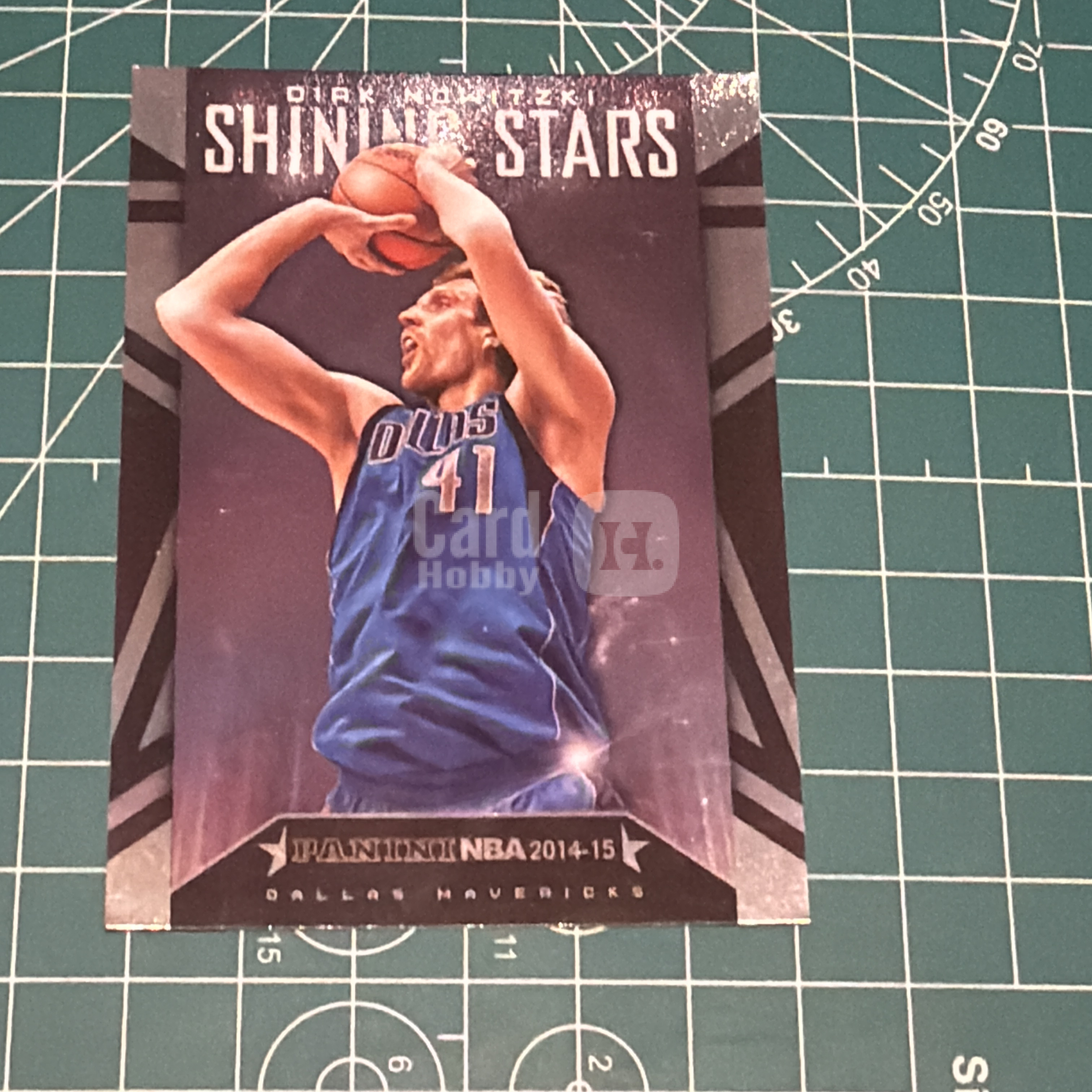 2014-15 Panini S.p.A Dirk Nowitzki 中雅图/中亚图 德克诺维斯基 司机 聚光灯特卡 闪耀明星 闪卡 Shining Stars 老卡 绝版卡 稀有大比例
