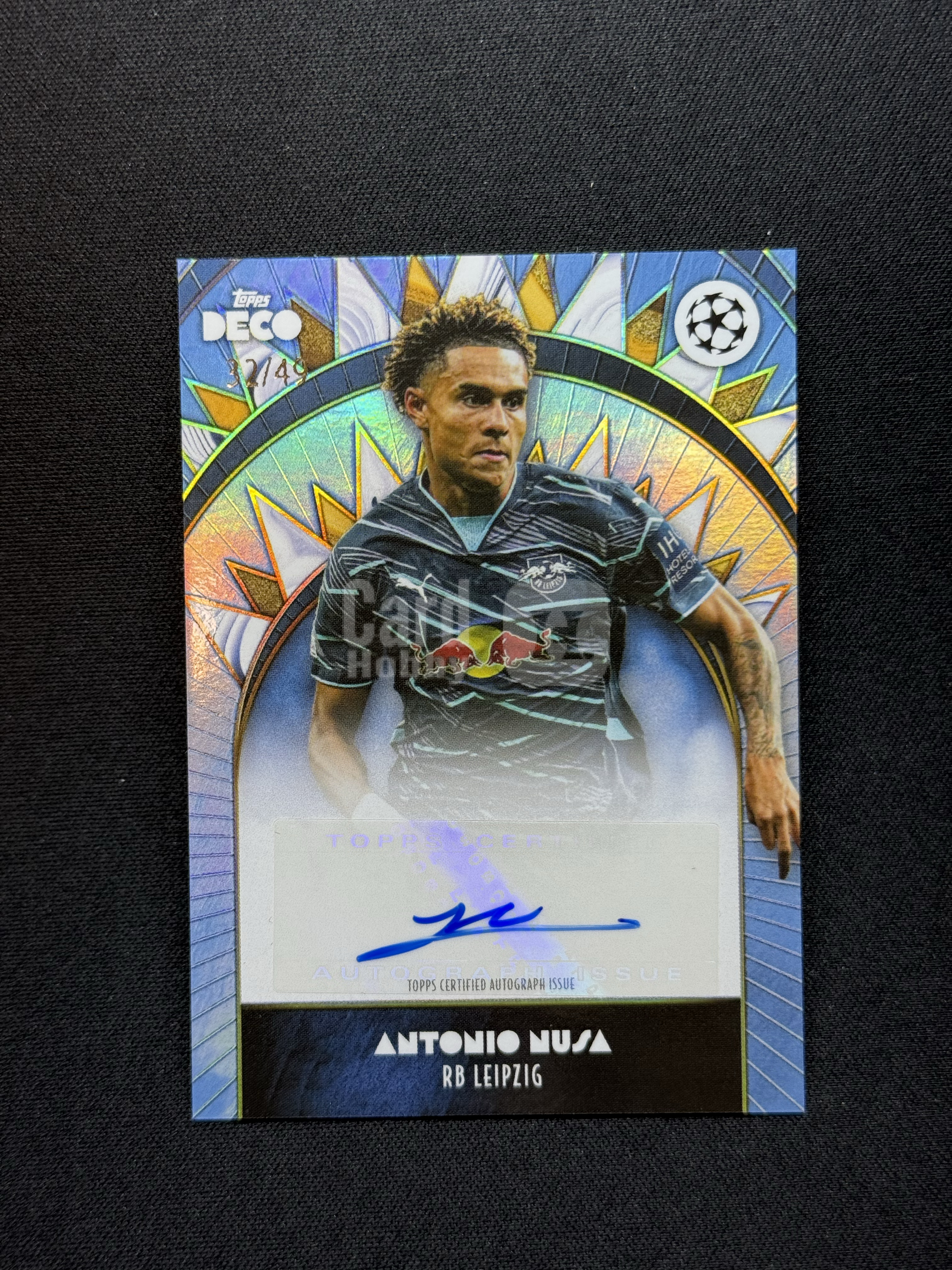 2023-24 Topps Deco Antonio Nusa 【小贝代拍】欧战 Deca 莱比锡公牛 努萨 蓝折 签字 /49编 瑕疵如图 拍前看描述 H MFC