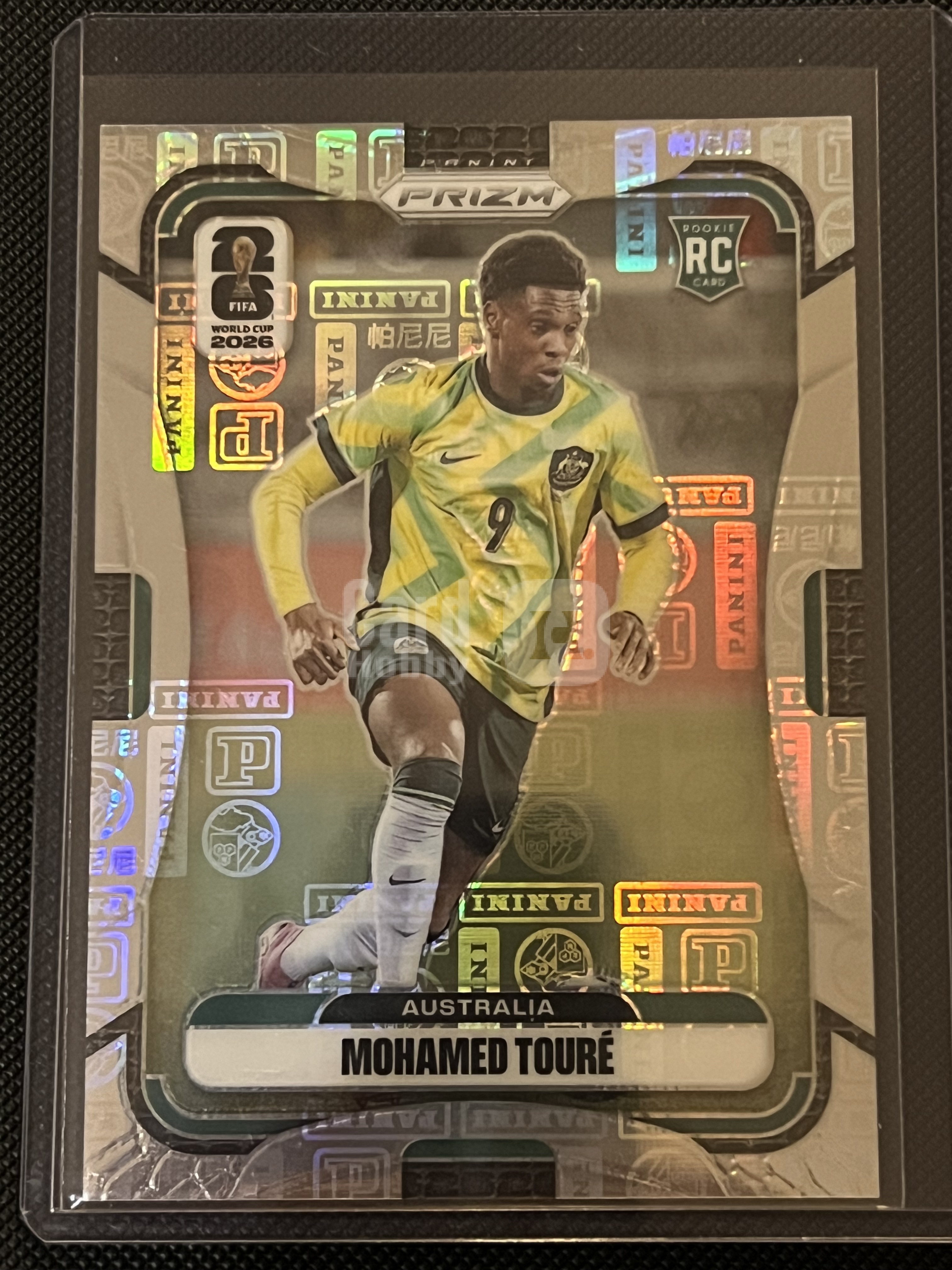 2025-26 Panini Prizm World Cup Mohamed Toure #138 澳大利亚 穆罕默德·杜尔 61编 Panini标志折 新秀RC 折射卡!!凑套必备!!