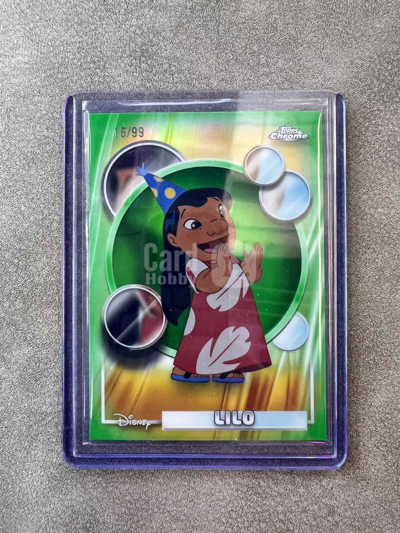 8141【330球星卡实体店代卖】2026 Topps Chrome TC Disney 迪斯尼 Lilo 星际宝贝 莉萝 绿熔岩 16/99编 (UK23)