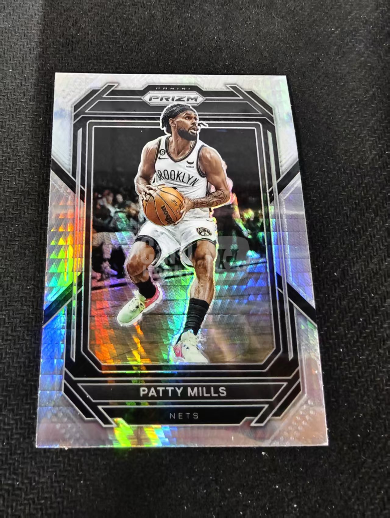 2022-23 Panini Prizm Patty Mills 帕特里克 米尔斯 篮网 hyper折 PZ 划痕 边角瑕疵 #18