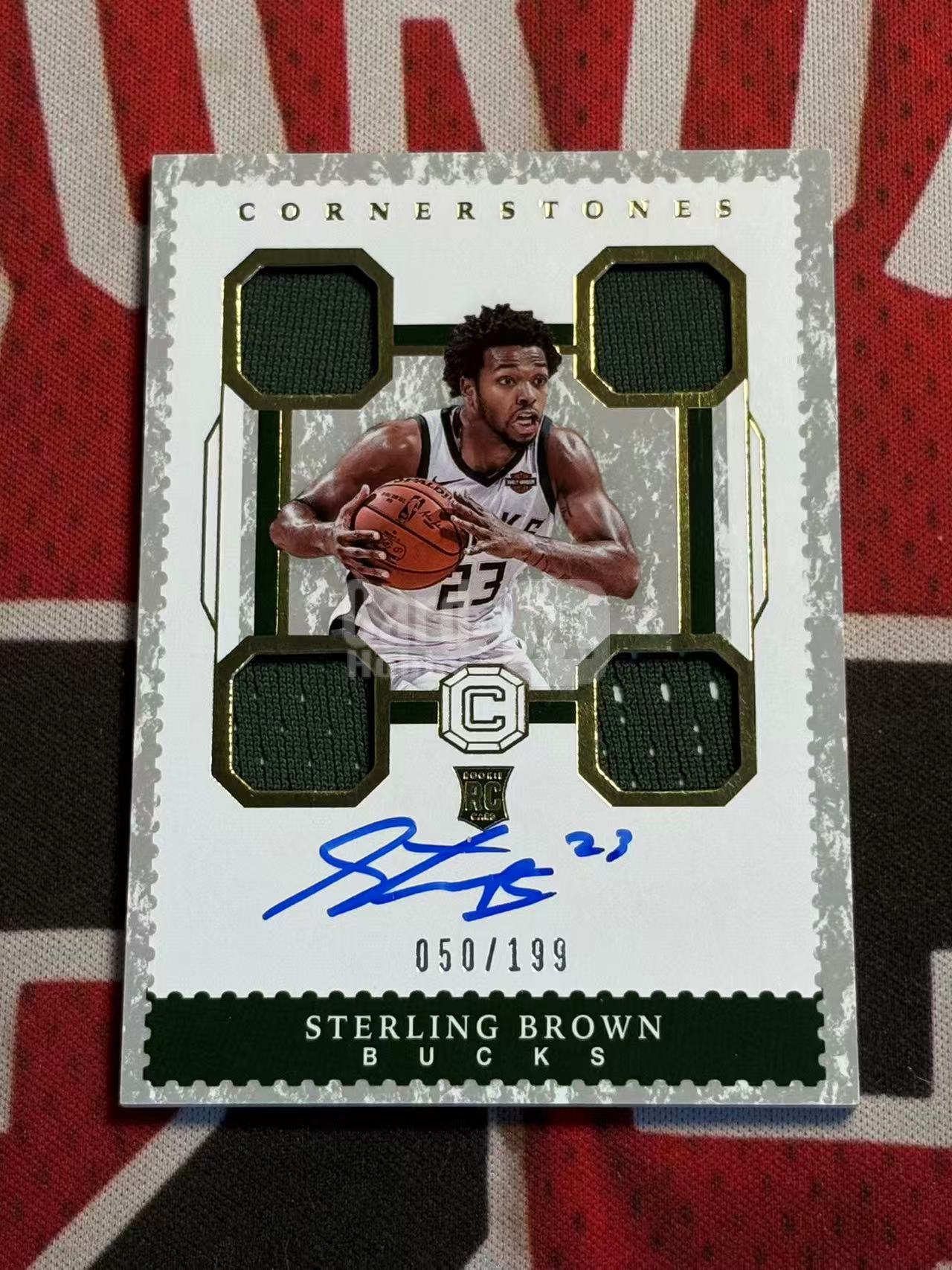 2017-18 PANINI CORNERSTONES大理石系列 Sterling Brown雄鹿 新秀RC 斯特林布朗 199编 RJA 新秀四窗亲穿落场球衣物料切割签字卡 实物卡签【烂臭嘴拍卖】