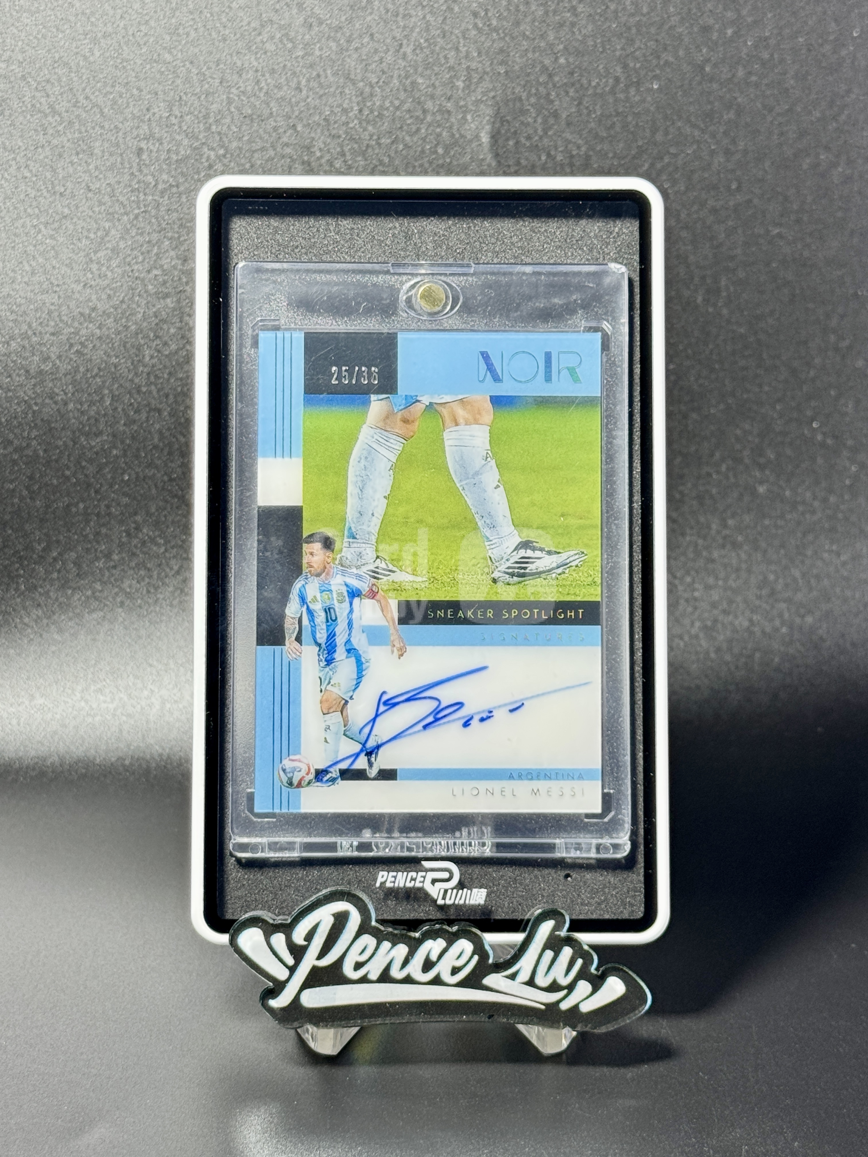 【喷子拍卖】2025-26 panini noir Lionel Messi 阿根廷 球王 梅西 Sneaker Spotlight 鞋灯 球鞋灯 签字 36编 无平行 闪版 卡签 大hit卡 ssp 元年鞋灯 送订制壳 微瑕看图 虚竹