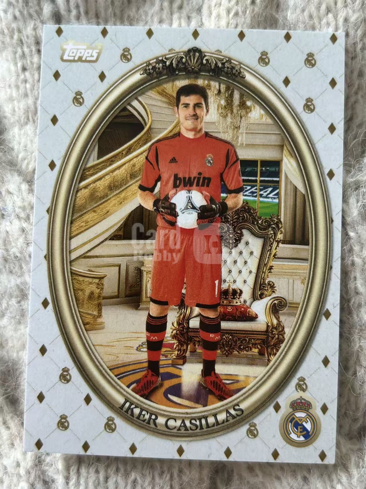 2024 Topps 皇马队盒 Iker Casillas 伊克尔・卡西利亚斯 - 皇马传奇门神,西班牙队长,世界杯、欧冠双料冠军,神级扑救,皇马殿堂名宿,凑套必备
