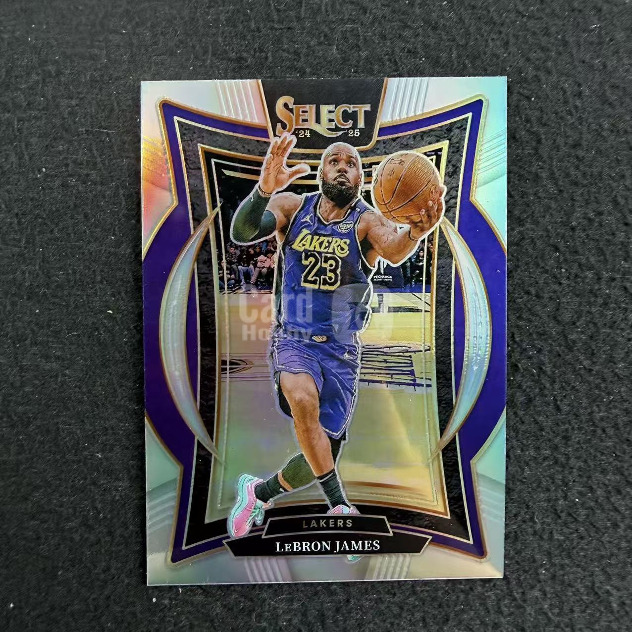 【阿福拍卖】2024-25 Panini Select LeBron James 勒布朗 詹姆斯 湖人 银折 收藏必备（CMY）