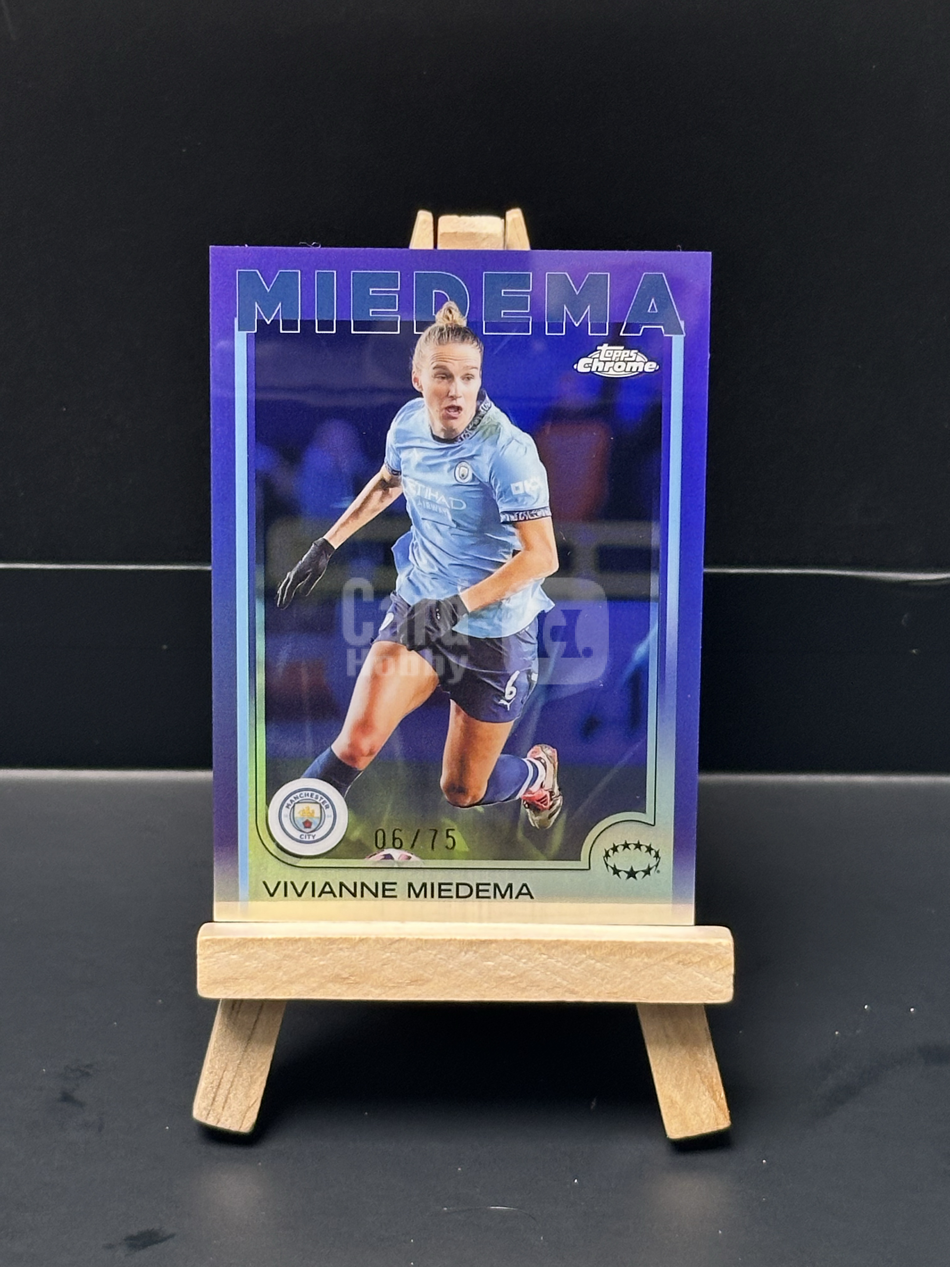 2024-25 Topps Chrome Vivianne Miedema 女足 欧冠 英超 曼城 薇薇安米德玛 /75编 蓝折 折射【妮蔻 1%手续费 ZZ】