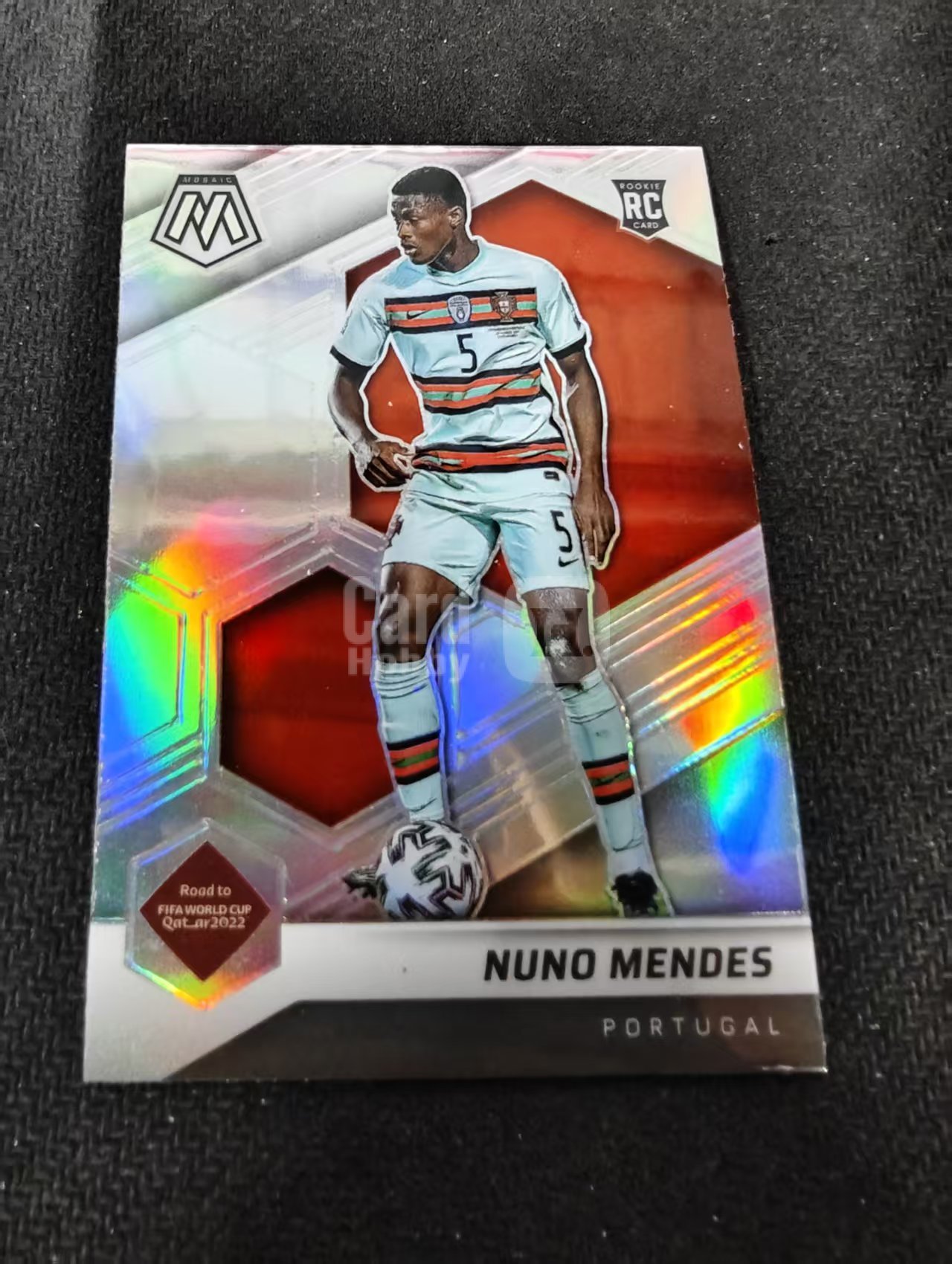 2021-22 Panini Mosaic Nuno Mendes RC 努诺 门德斯 新秀 葡萄牙 大巴黎 银折 卡塔尔世界杯马赛克 划痕 边角瑕疵 #111