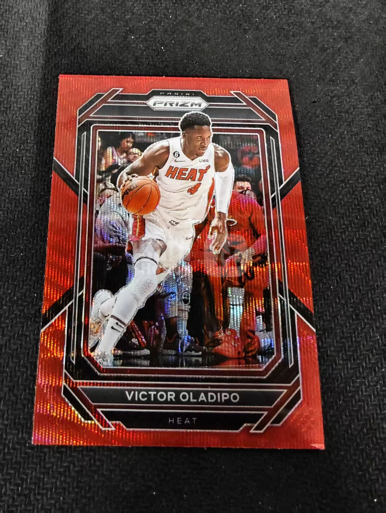2022-23 Panini Prizm Victor Oladipo 维克多 奥拉迪波 热火 红波纹 PZ 划痕 边角瑕疵 #167