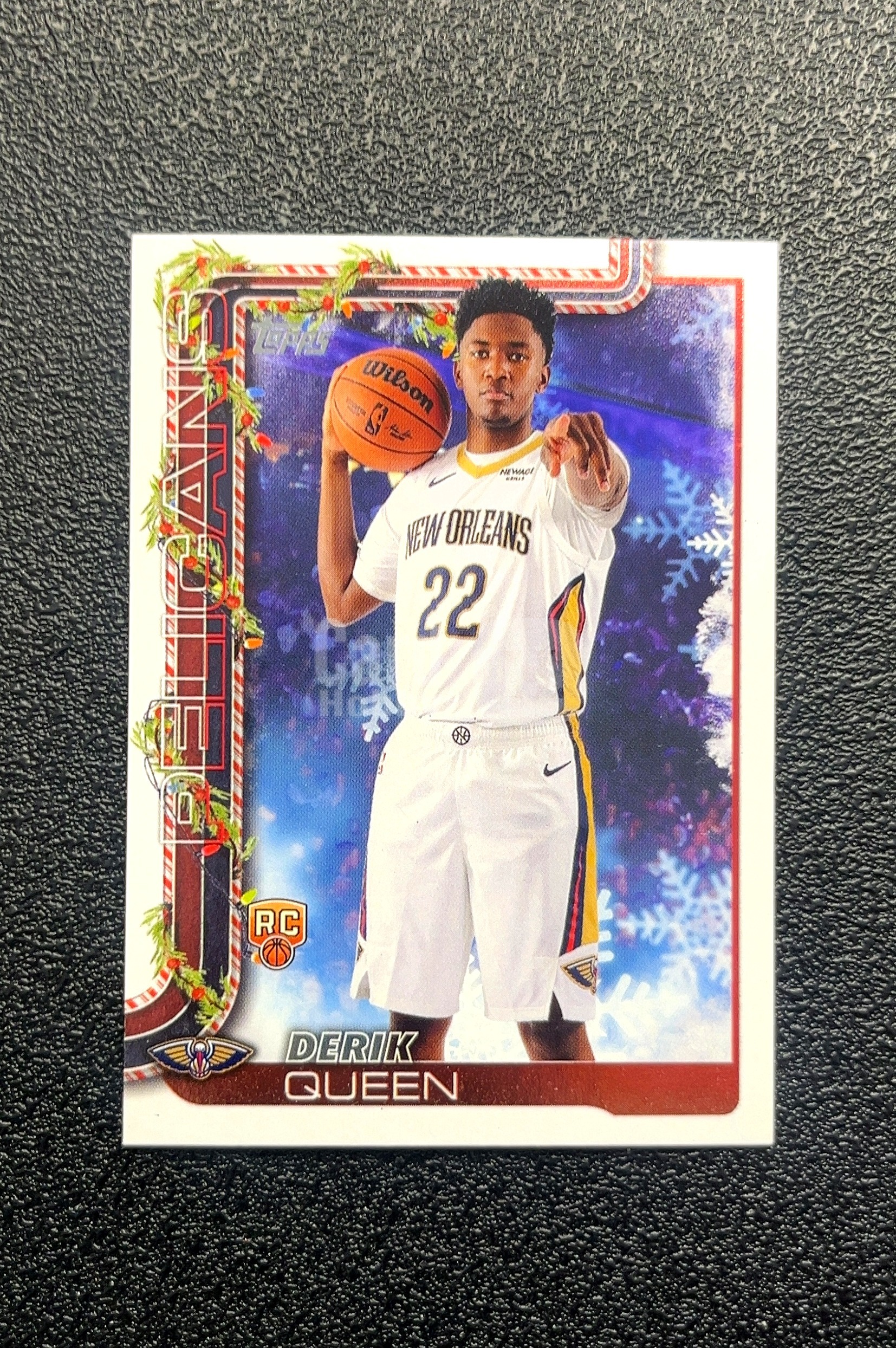 【小白1%代卖】2025 Topps Holiday 藤曼装饰卡 Derik Queen 德里克·奎恩 新秀 RC 卡品如图 高价值 #H173 New Orleans 0018#64