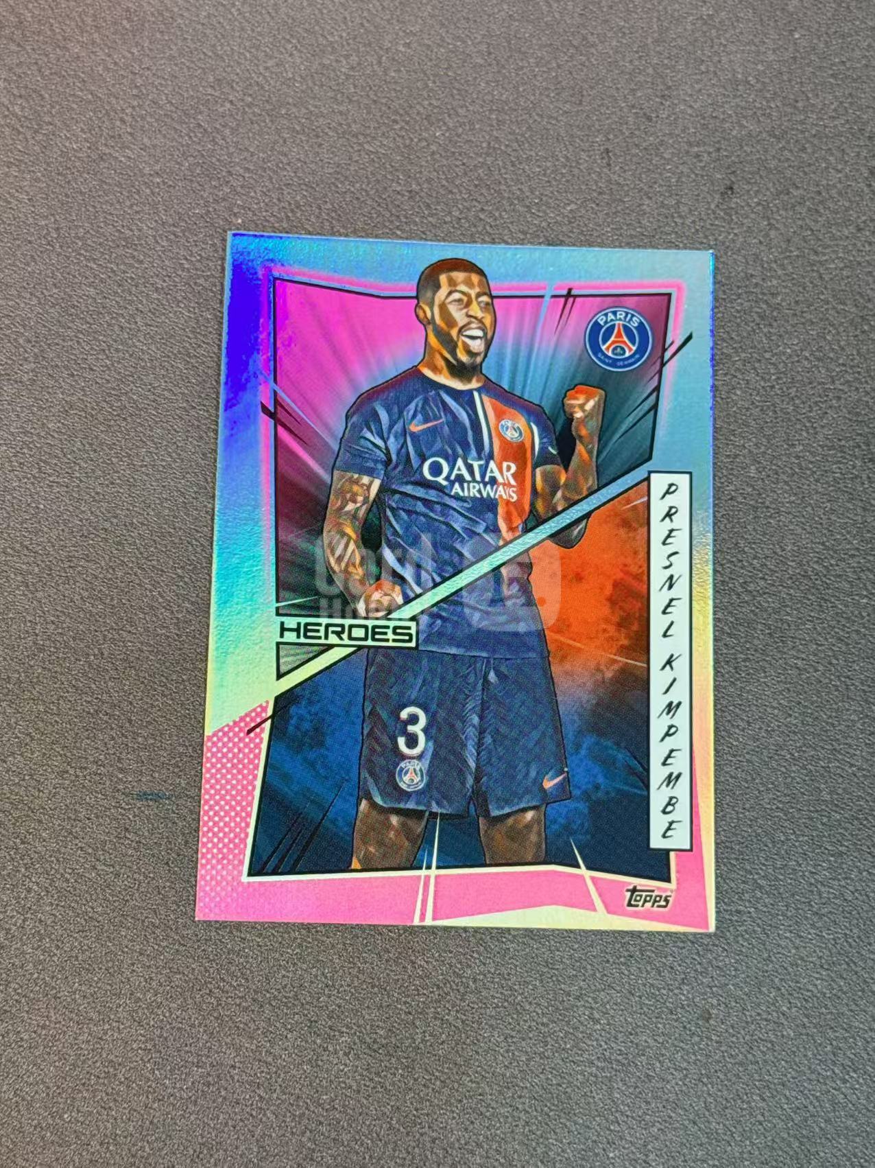 2024 Topps Topps Presnel Kimpembe 普雷斯内尔 金彭贝 150编 英雄系列漫画 特卡 折射 卡品如图