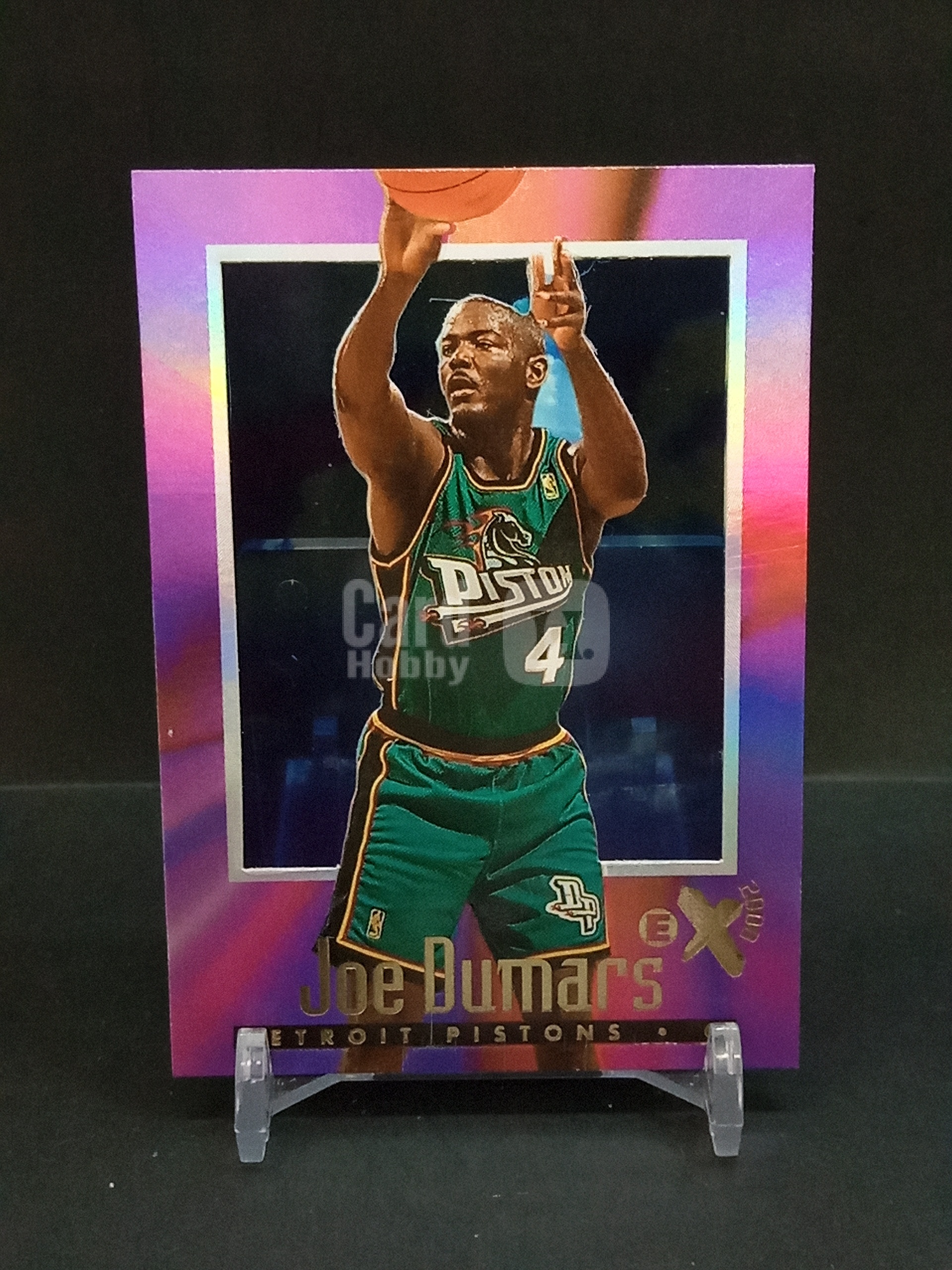 【DC拍卖】9.29小科比(微瑕)`1996-97 Skybox E-X2000 #18 Joe Dumars 乔杜马斯 底特律活塞 紫粉渐变胶片折射老球星卡`