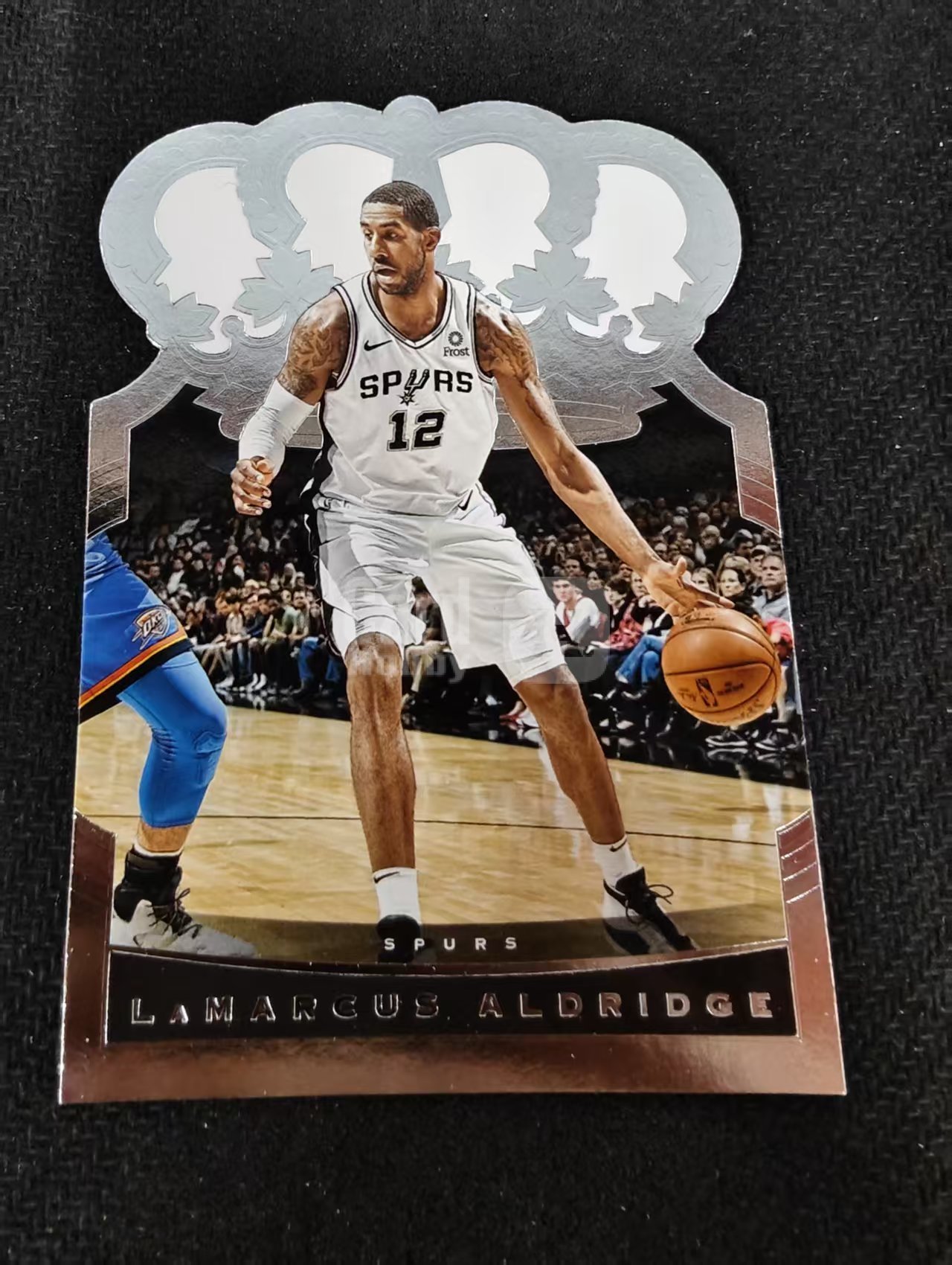 2020-21 Panini Crown Royale LaMarcus Aldridge 拉马库斯 阿尔德里奇 马刺 皇冠 异形 划痕 边角瑕疵 #30