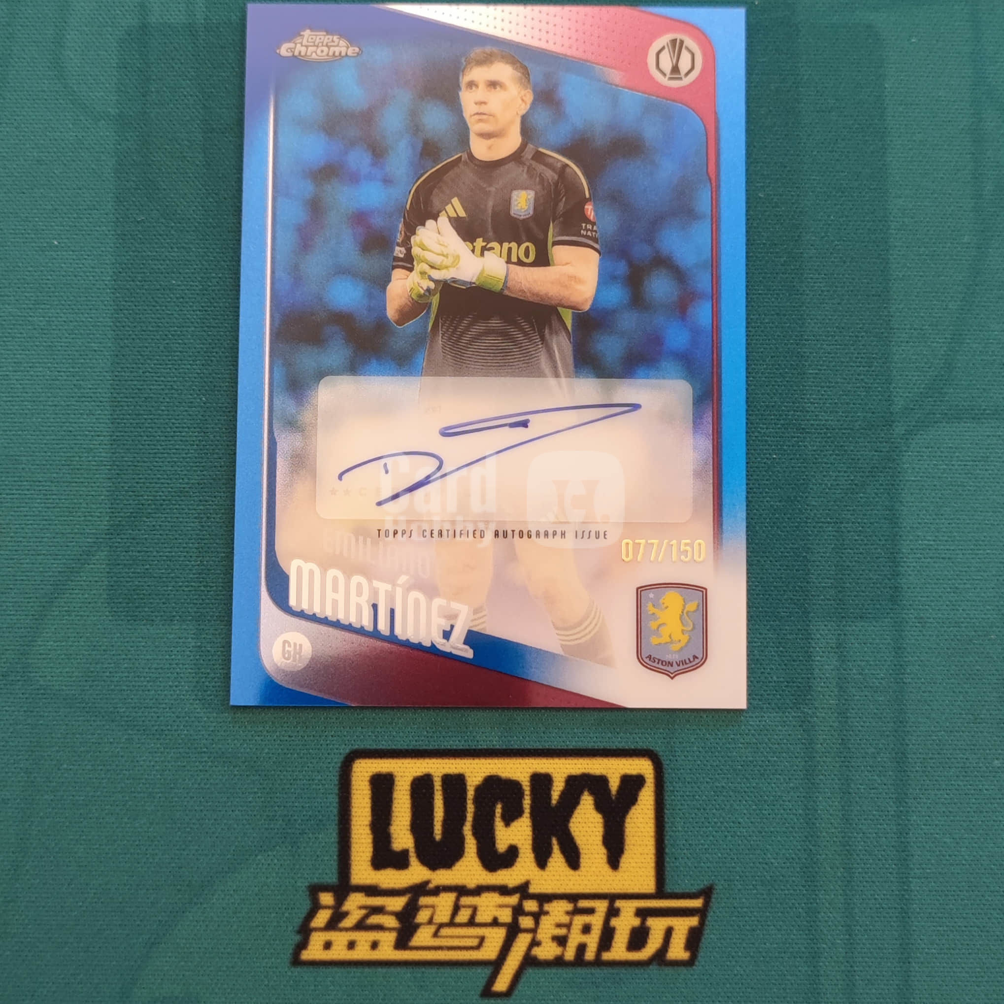 2025-26 Topps Chrome Emiliano Martínez 【盗梦潮玩】欧战 正系列 ‌埃米利亚诺·马丁内斯 077/150编 正蓝折 签字 阿根廷 阿斯顿维拉 梅西队友-胡总