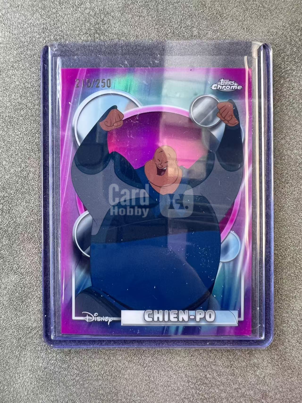8150【330球星卡实体店代卖】2026 Topps Chrome TC Disney 迪斯尼 Chien-Po 金宝 粉折 215/250编 (UK23)