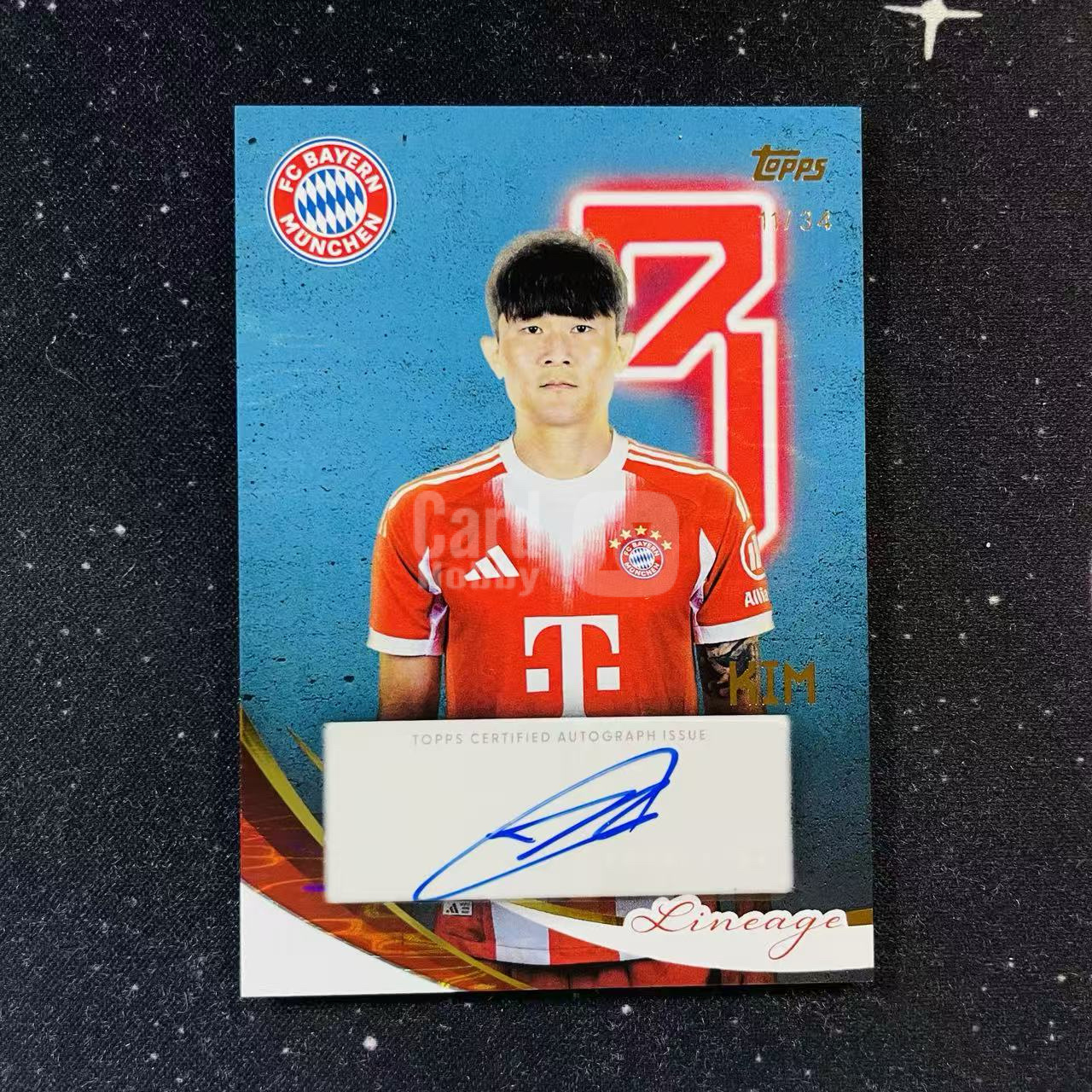 2025-26 Topps Lineage 拜仁血统队盒 MINJAE KIM 金玟哉 背号签字 蓝折 34编 韩国那不勒斯 微痕边角微白 洛北拍卖 洛宸9612@