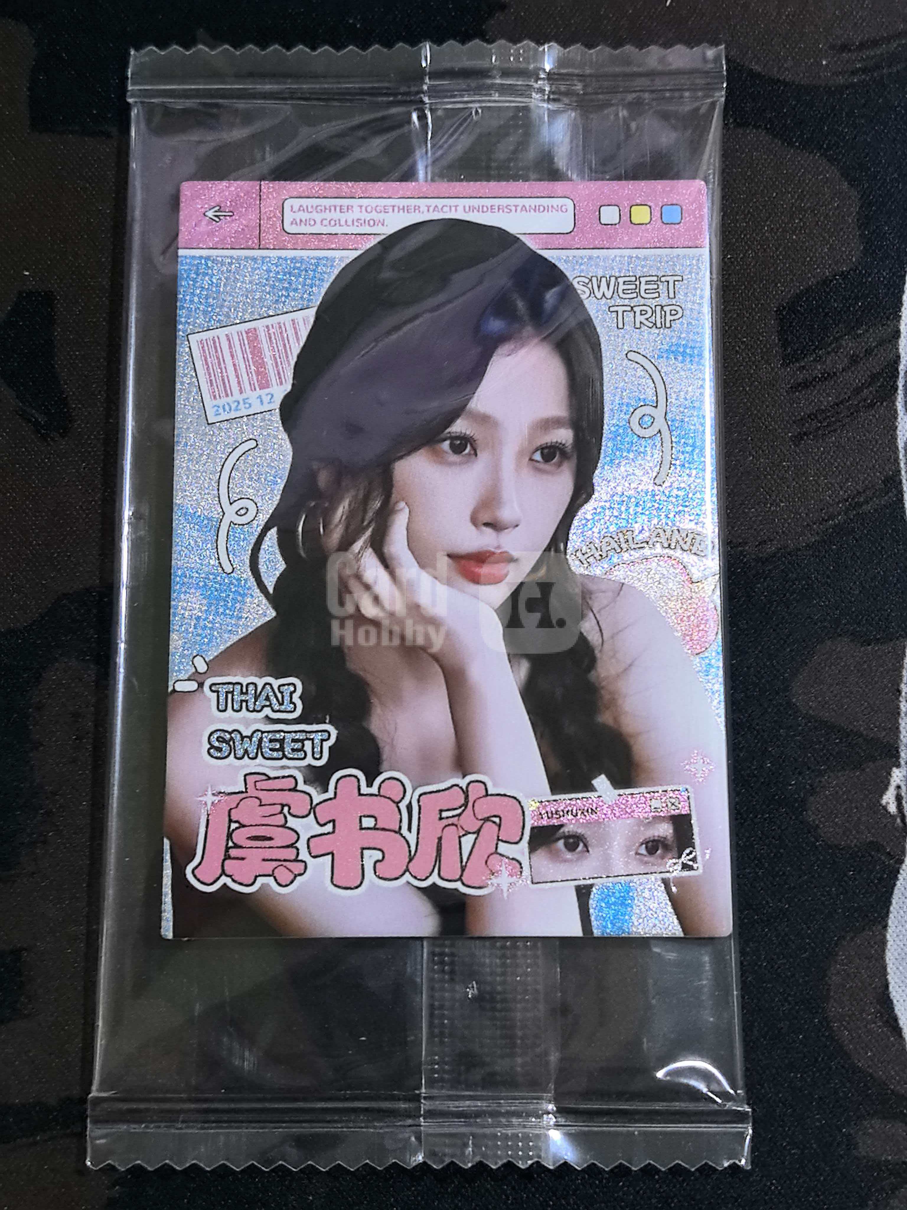 Hitcard 《泰甜啦》“Thai Sweet”“虞书欣”C-SKK-07 闪卡 默认微瑕 卡品如图