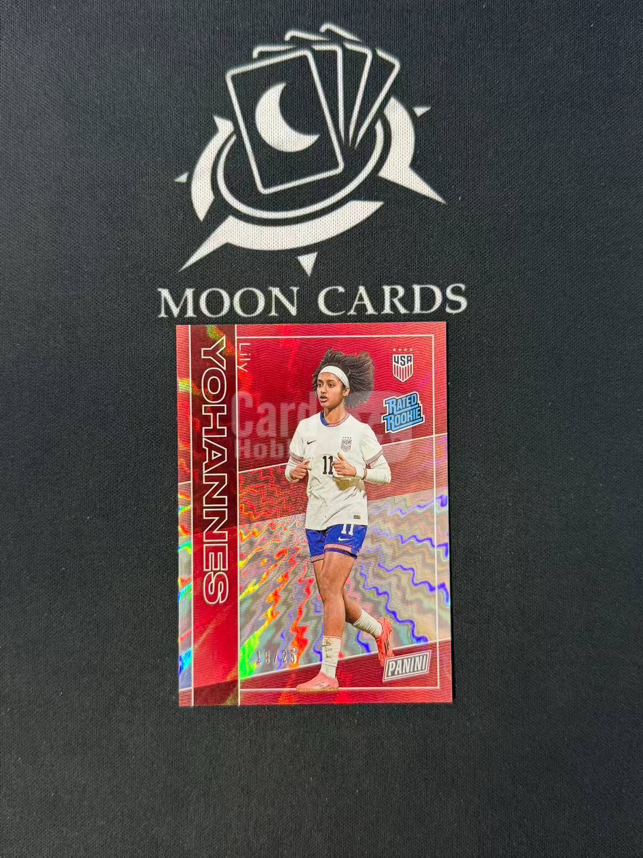 【梦卡拍卖】2025 Panini The National Lily Yohannes 莉莉 约翰内斯 美国 国家卡展 /25编 新秀rc #DD# A99