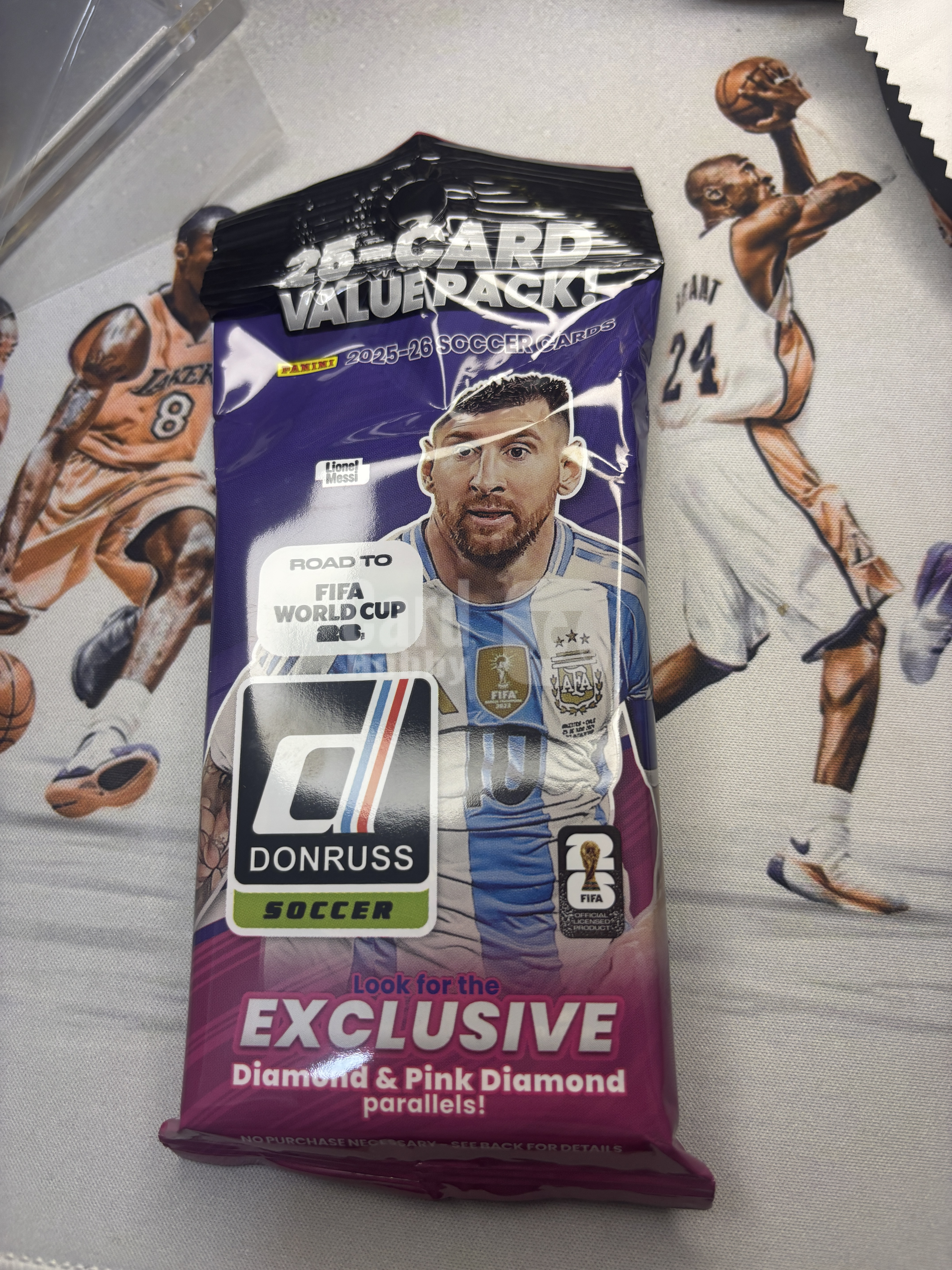 2026 Panini Donruss 肥包 Soccer 最新世界杯一包25张卡 原封未拆！博1编黑折梅西亚马尔姆巴佩大罗等签字卡！博1编C罗亚马尔莫德里奇球衣卡！还有kaboom夜行者等超大比例！