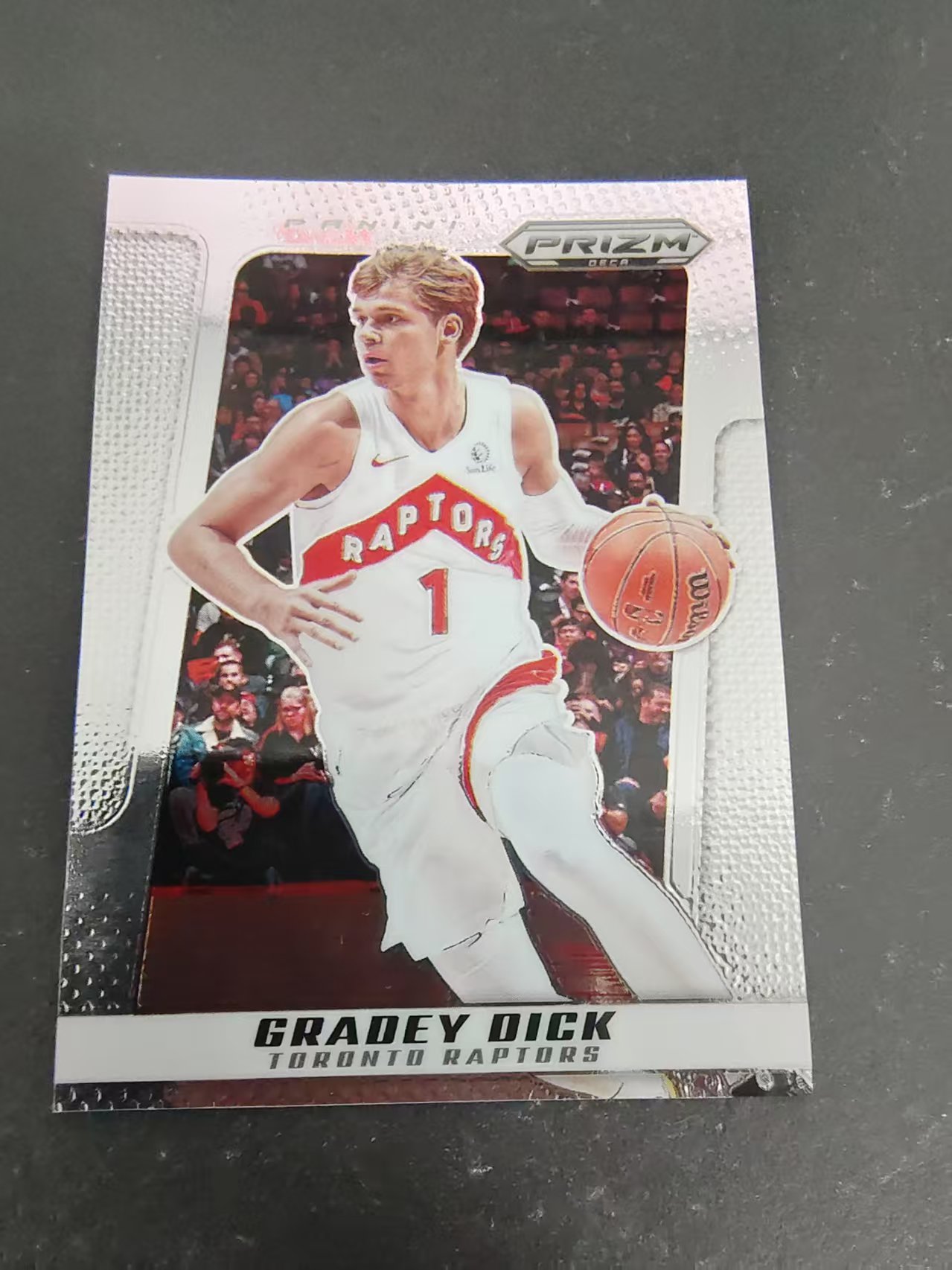 【可合并,不累计】2024-25 Panini Prizm Deca Gradey Dick 复刻PZ 格雷迪 迪克 屌哥 神射手 未来可期 猛龙 划痕 边角瑕疵 #49