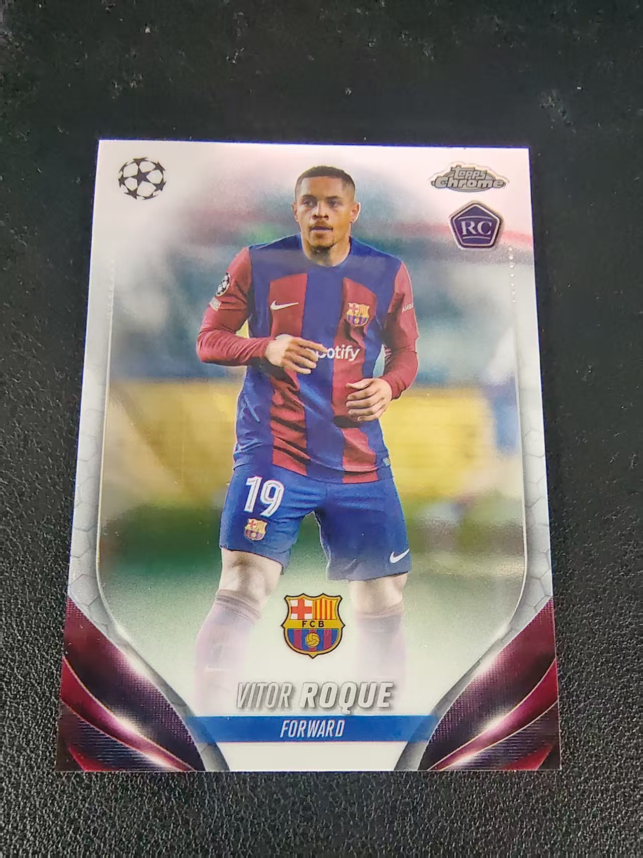 【可合并,不累计】2024 Topps Chrome VITOR ROQUE 巴塞罗那 巴萨 新秀RC 罗克 欧冠 划痕 边角瑕疵 #28