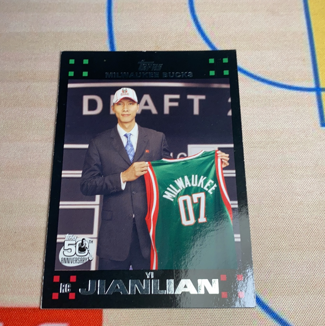 2007 Topps 50th Anniversary Yi Jianlian RC 易建联 雄鹿 新秀 定妆照 五万分先生 50周年纪念 经典老卡 卡品如图 凑套必备