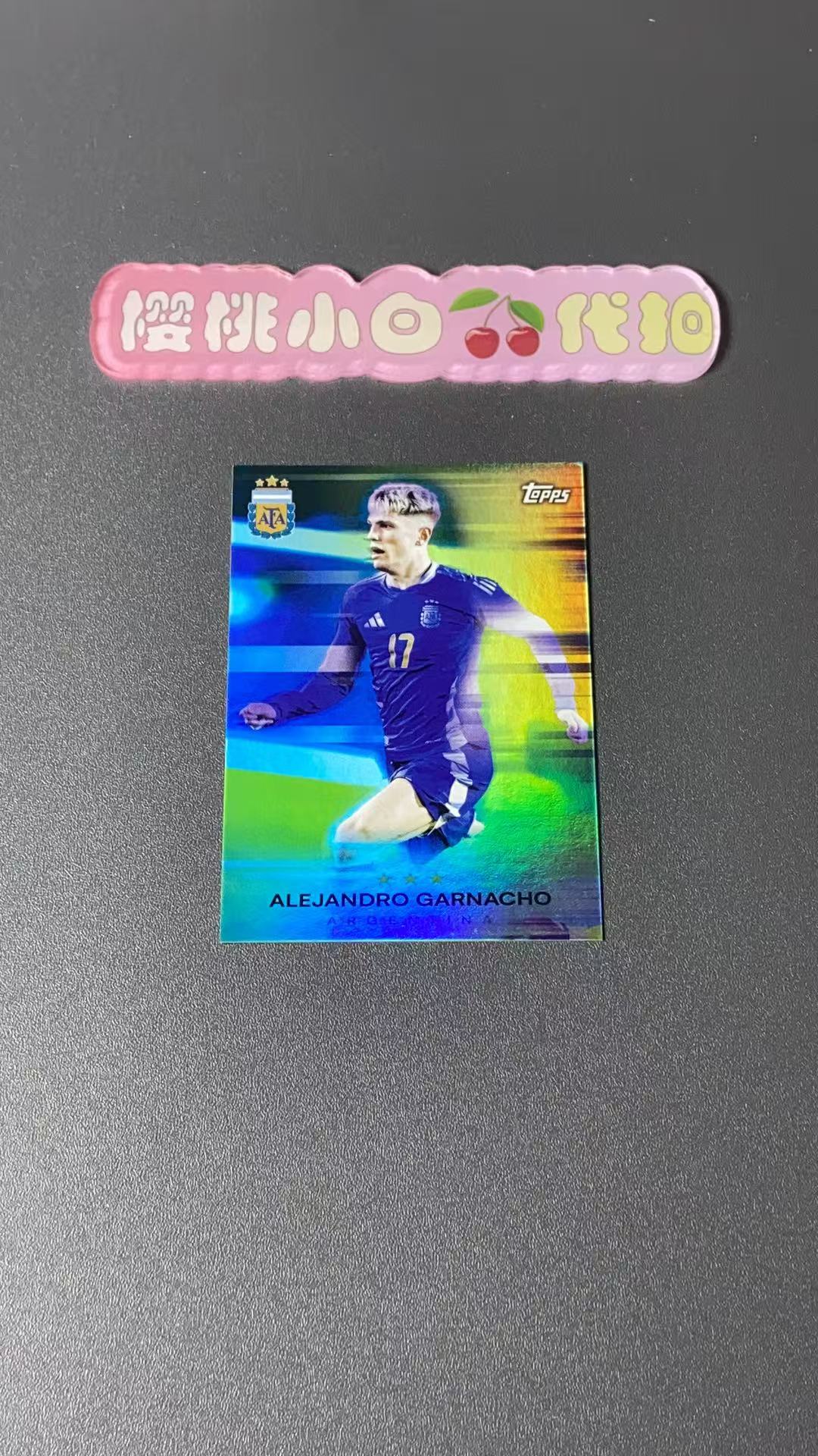 2025 Topps Argentina Alejandro Garnacho 樱桃小白 加纳乔 运动模糊特卡 大比例 阿根廷聚焦系列 卡品不保 默认微瑕 收藏必备【许克】