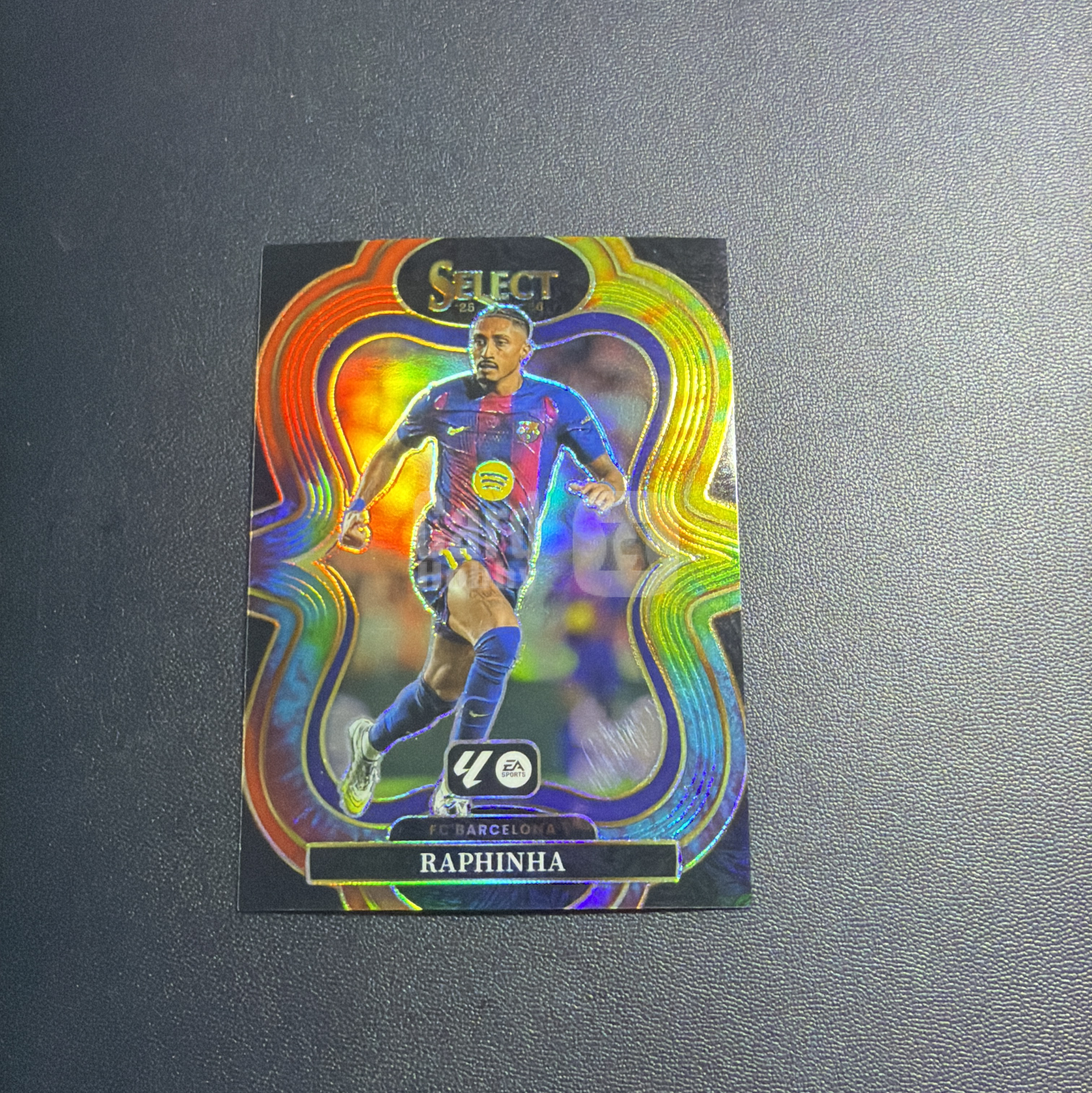 【小牛代拍】2025-26 Panini Select Raphinha 西甲 巴萨 巴塞罗那 拉菲尼亚 巴西 Base 二级 迷彩折 折射 限量低编 13/25编 卡品如图(臧总)
