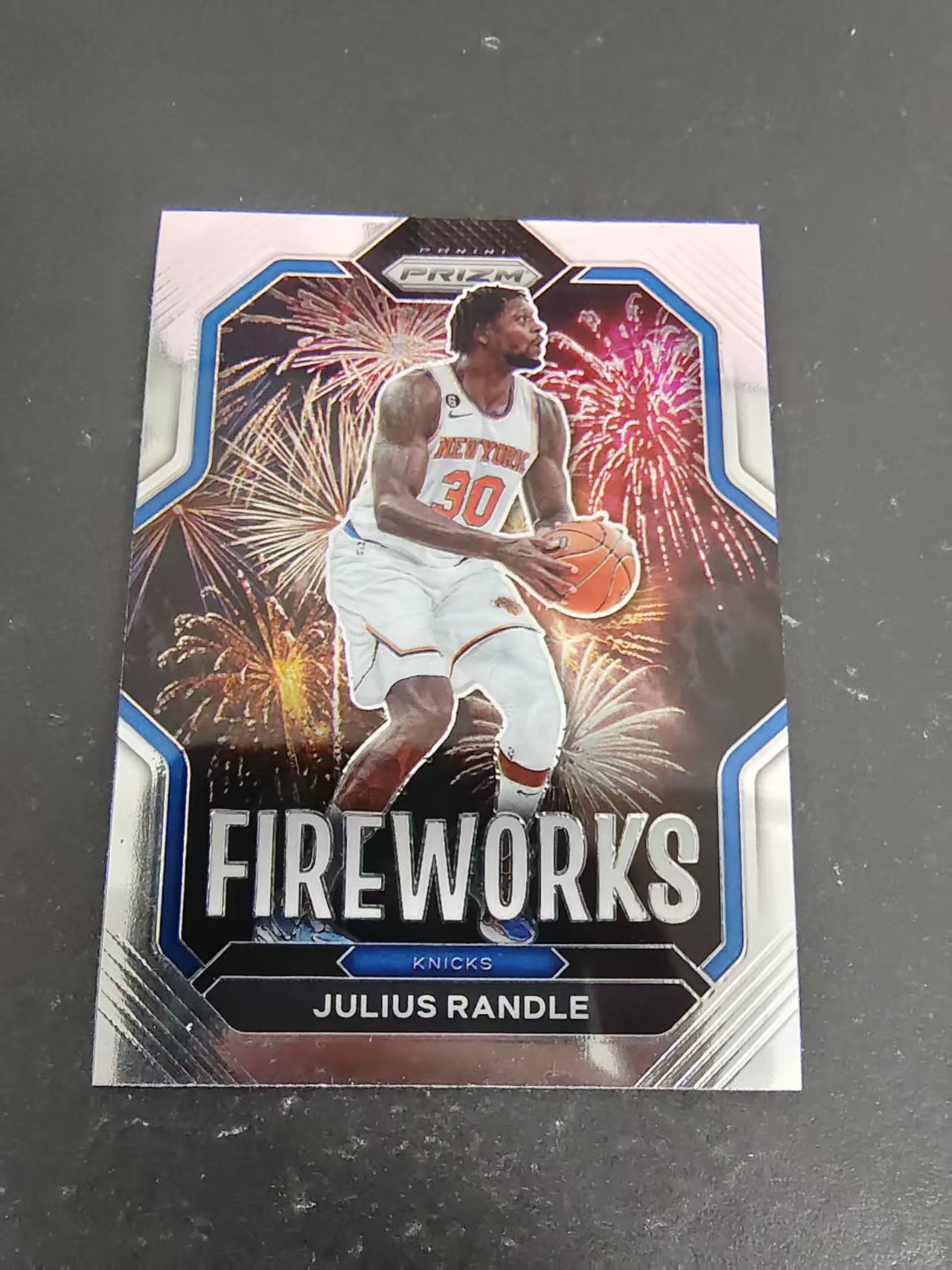 【可合并,不累计】2022-23 Panini Prizm Julius Randle 尼克斯 朱利叶斯 兰德尔 烟花特卡 PZ 划痕 边角微瑕 介意勿拍 #22