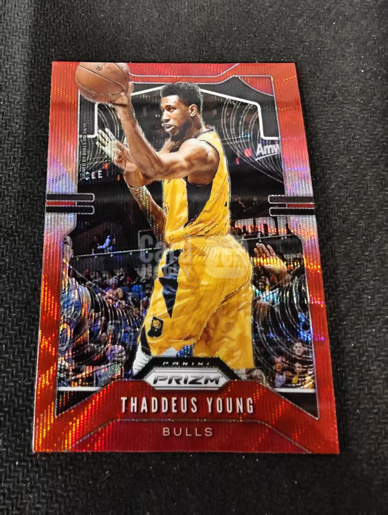 2019-20 Panini Prizm thaddeus young 公牛 赛迪斯 杨 红波纹 PZ 划痕 边角瑕疵 #217