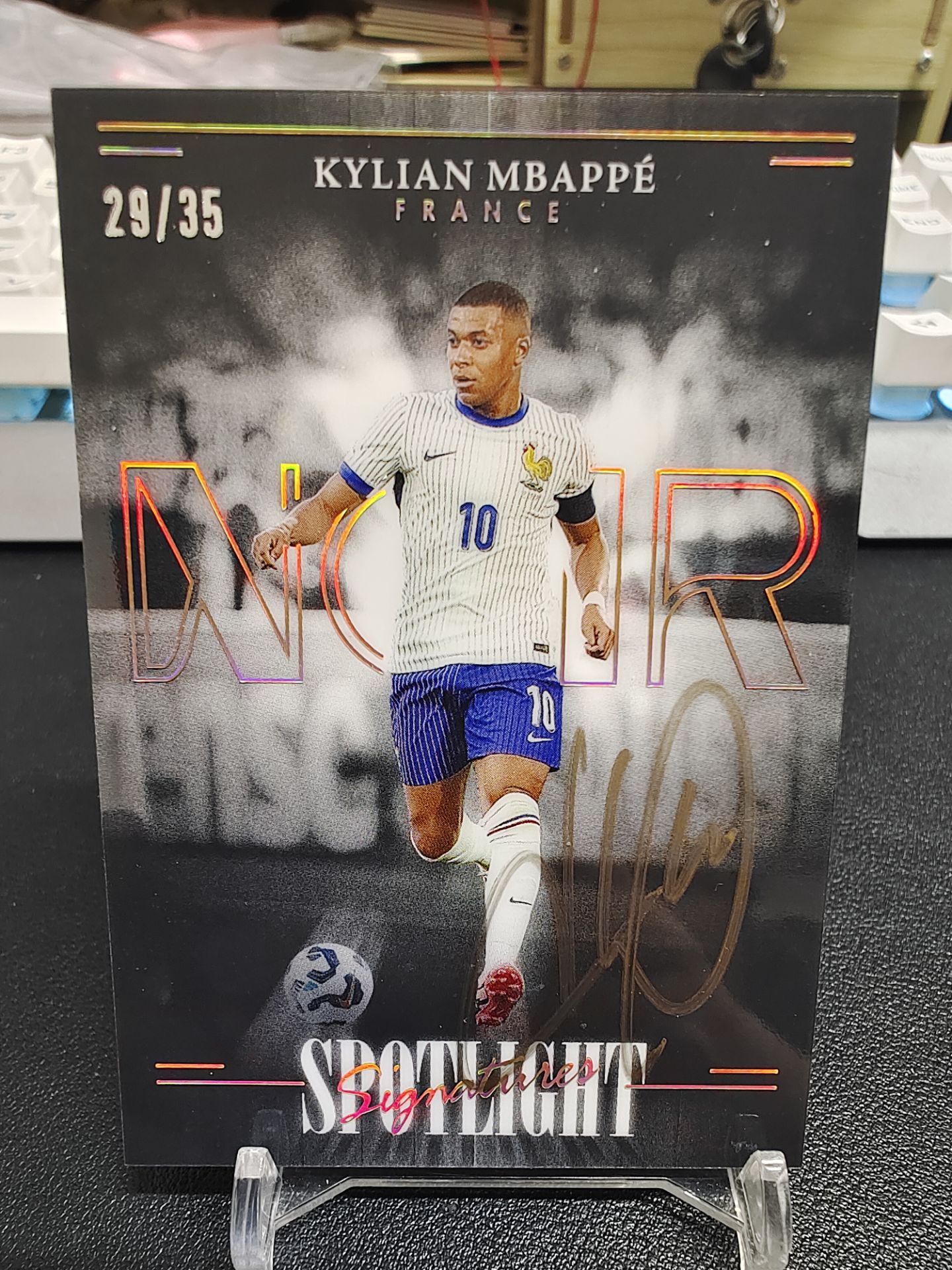 【浩行拍卖 截标预付82%】2024-25 panini noir Kylian Mbappe 法国 忍者神龟 基利安 姆巴佩 签字 卡签 镜面 金笔签 聚光灯 闪版 29/35编 专收必备 瑕疵看图「熟备」0116E02恁