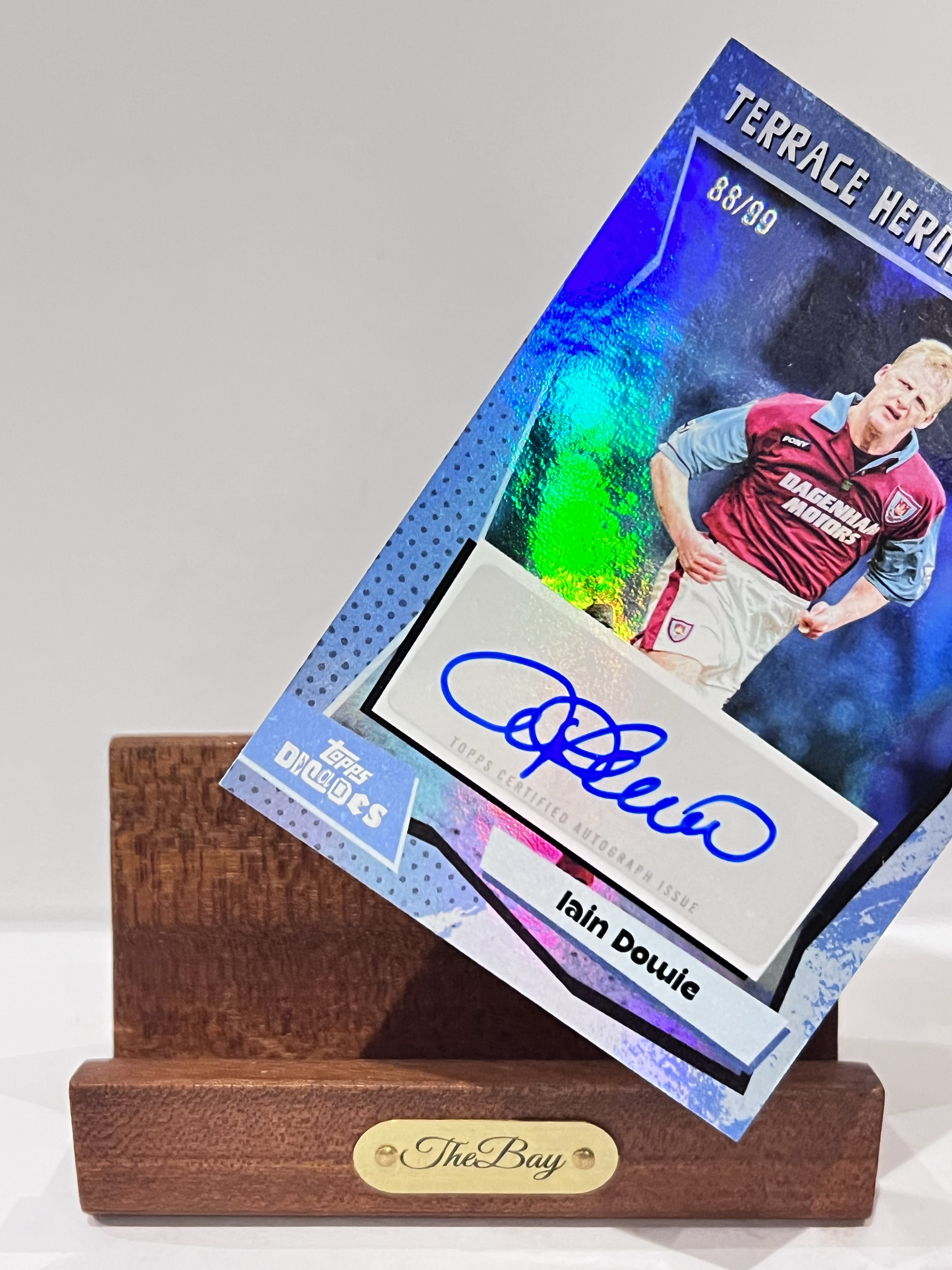 2025-26 Topps Decades Iain Dowie【湾区拍档代卖】英超90时代 时代盒 伊恩 多维 /99编 蓝折 蓝平行 签字 ...