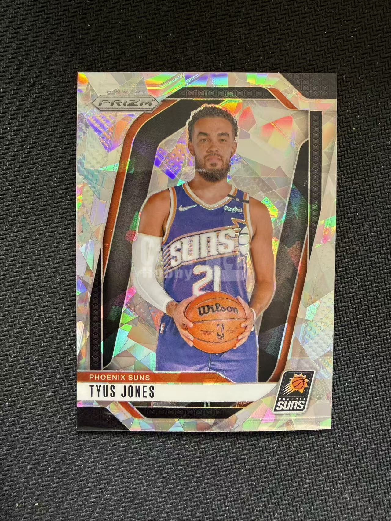 2024-25 Panini Prizm Tyus Jones 泰厄斯 琼斯 太阳 碎冰折 瑕疵图三 收藏必备（枇杷梗）