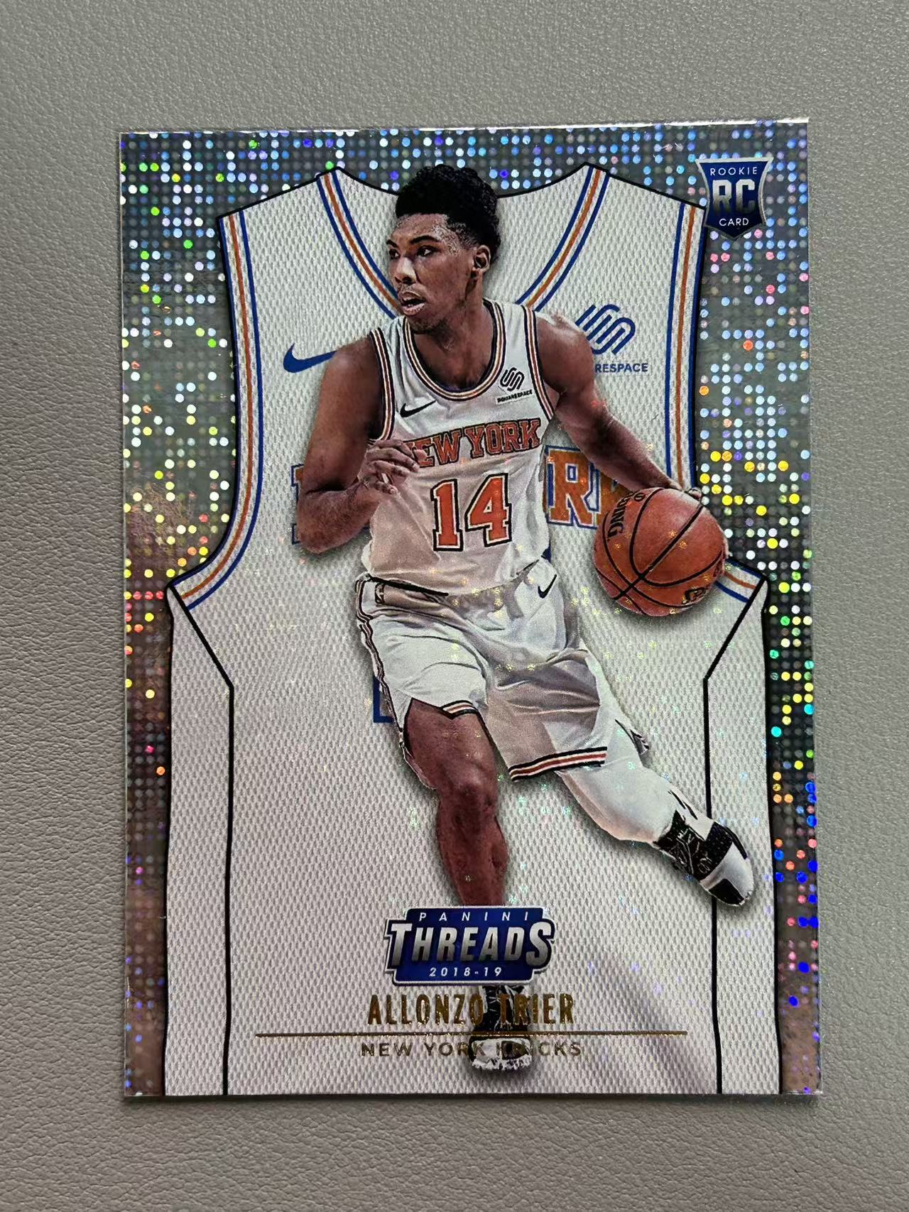【阿泽代卖】2018-19 Panini Threads 小背心 Allonzo Trier 尼克斯 新秀 RC 特里尔 罗齐尔 折射 点点折 小背心特卡 选图巨帅 卡品如图 介意勿扰