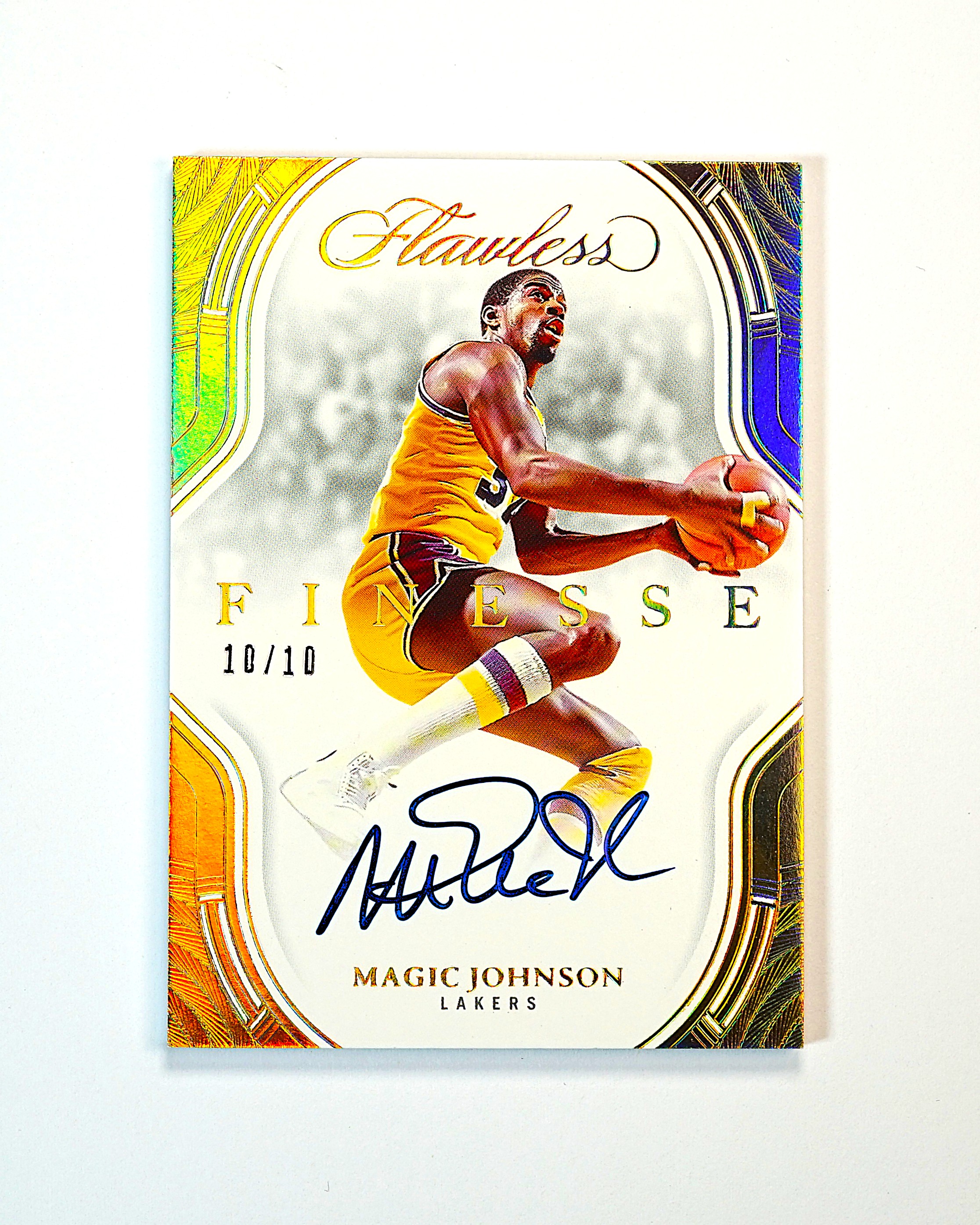 2024-25 Panini Flawless Magic Johnson 手提 魔术师 约翰逊 10/10编 尾编 签字 卡签 FINESSE 金闪版 系列末年选图无敌 实卡超帅 湖人 卡品微瑕如图