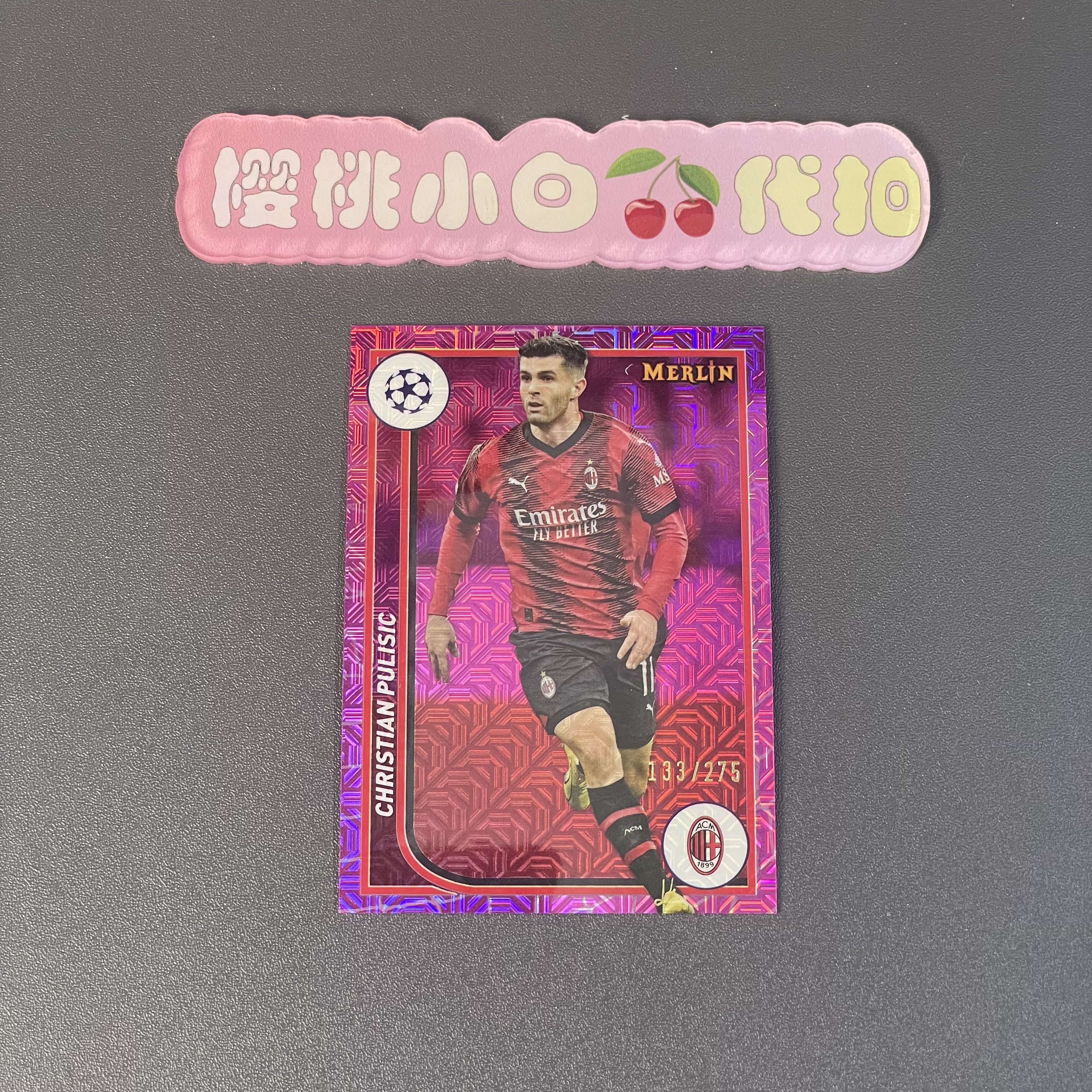2023-24 Topps Merlin chrome Christian Pulisic 樱桃小白 梅林 普利西奇 133/275编 AC米兰 紫mojo折 卡品不保 默认微瑕 收藏必备【许克】