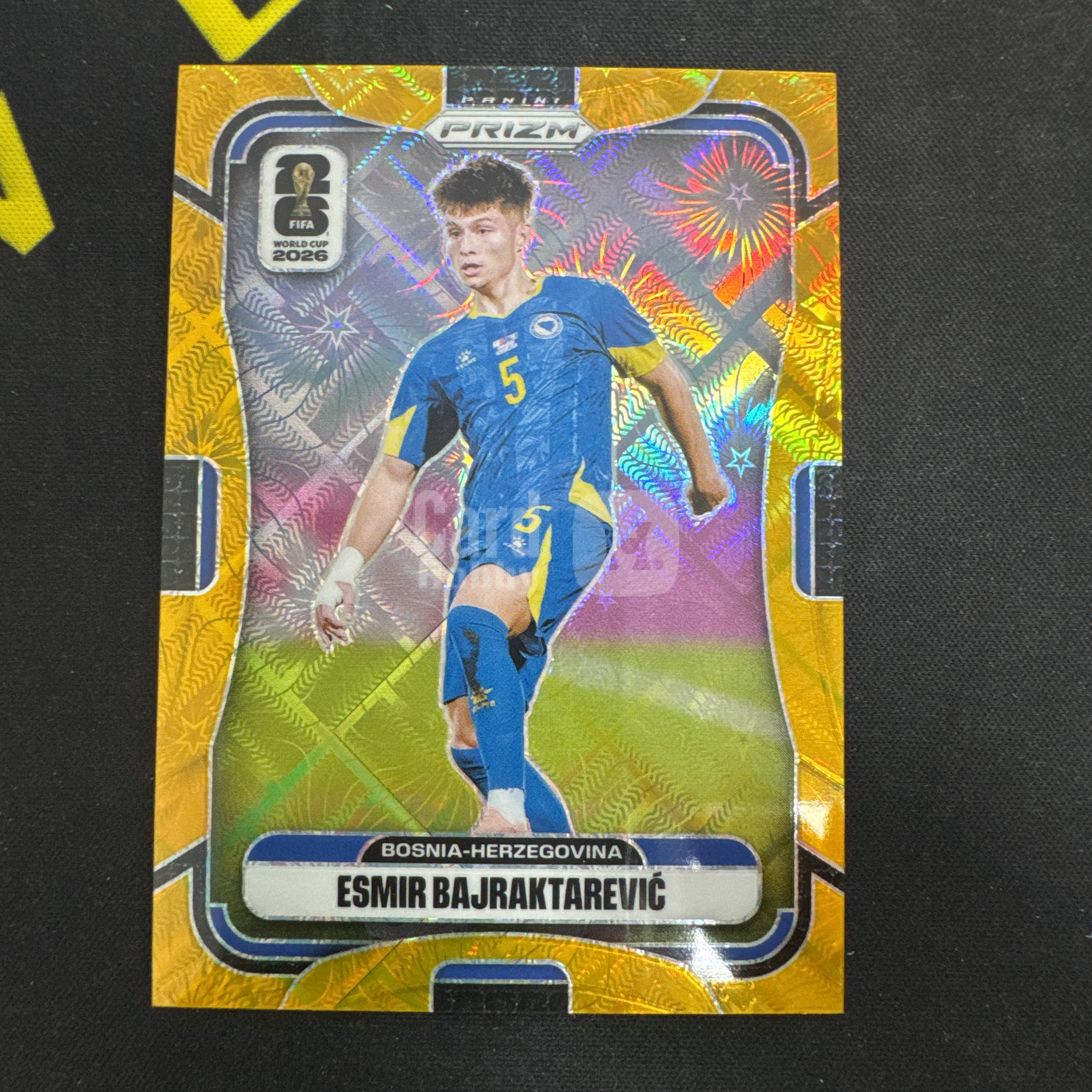 2025-26 Panini Prizm Fifa World Cup Esmir Bajraktarevic 埃斯米尔 波黑 FIFA PZ Choice独占 金裂纹折 尾编 10/10编[等峰]
