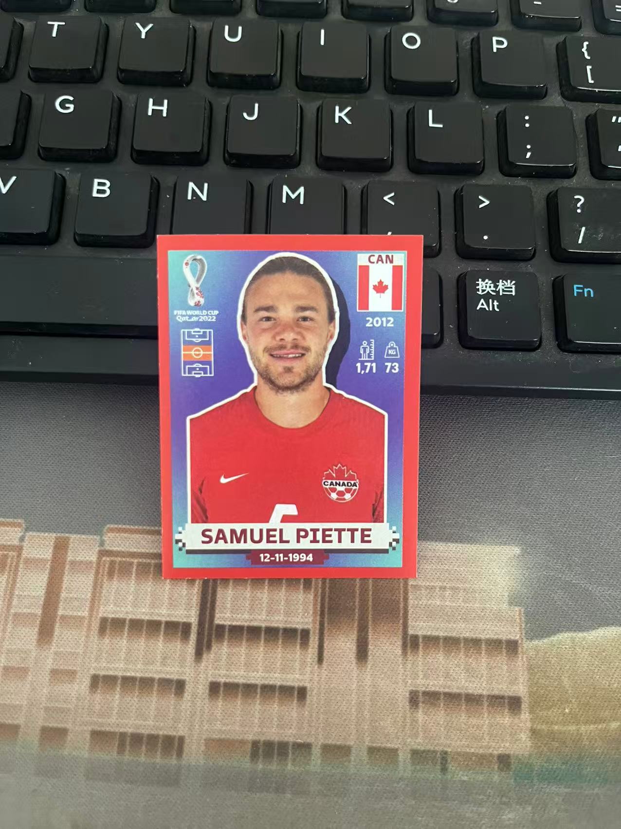 2022 Panini 贴纸 Samuel Piette 【梓洋代卖】世界杯 红平行 大比例 塞缪尔·皮耶特 加拿大 凑套必备 卡品如图 粗口