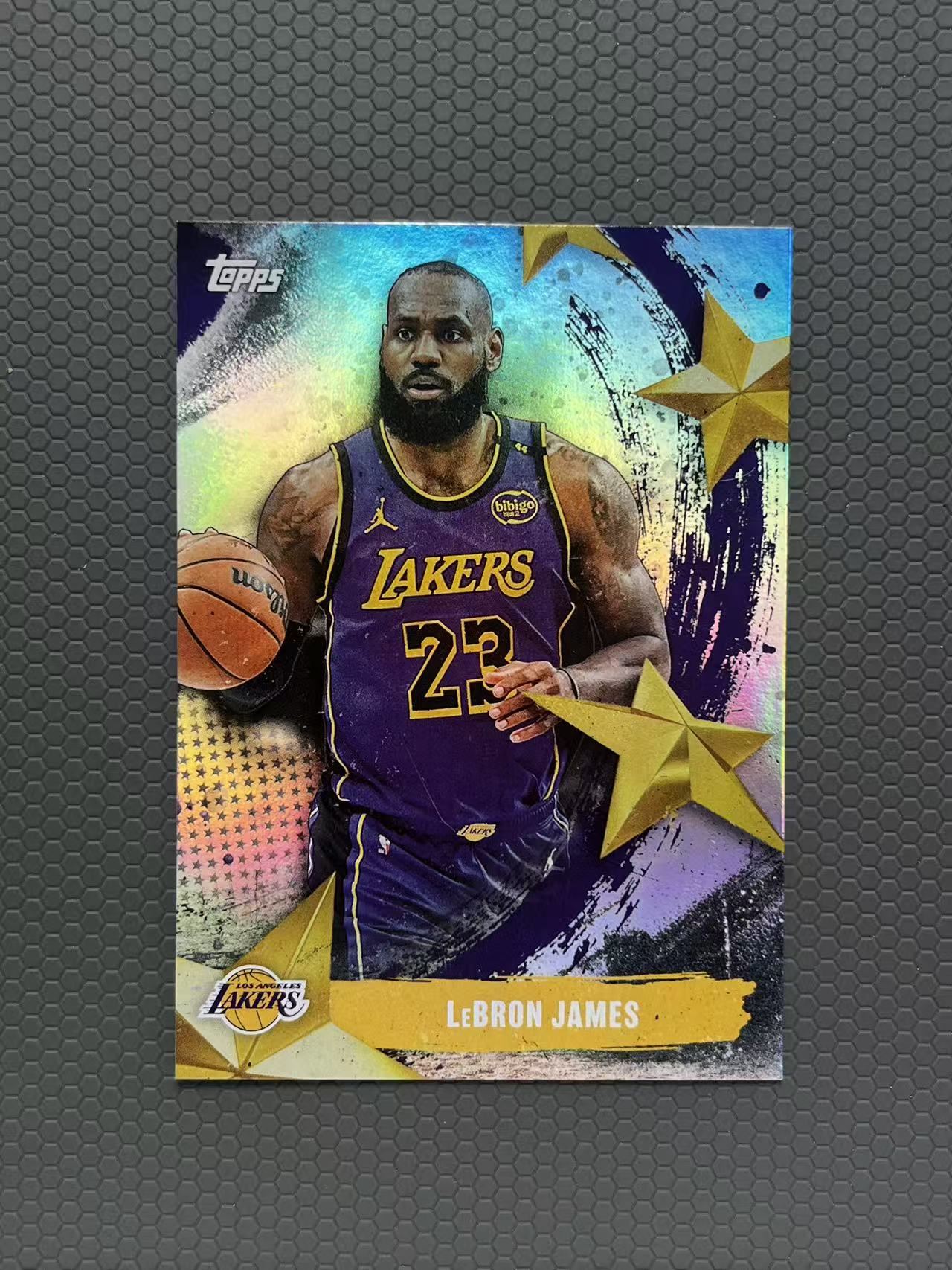 2025 Topps 詹姆斯 LEBRON JAMES 湖人 STARS 星星 特卡 银折 折射 卡品如图-左