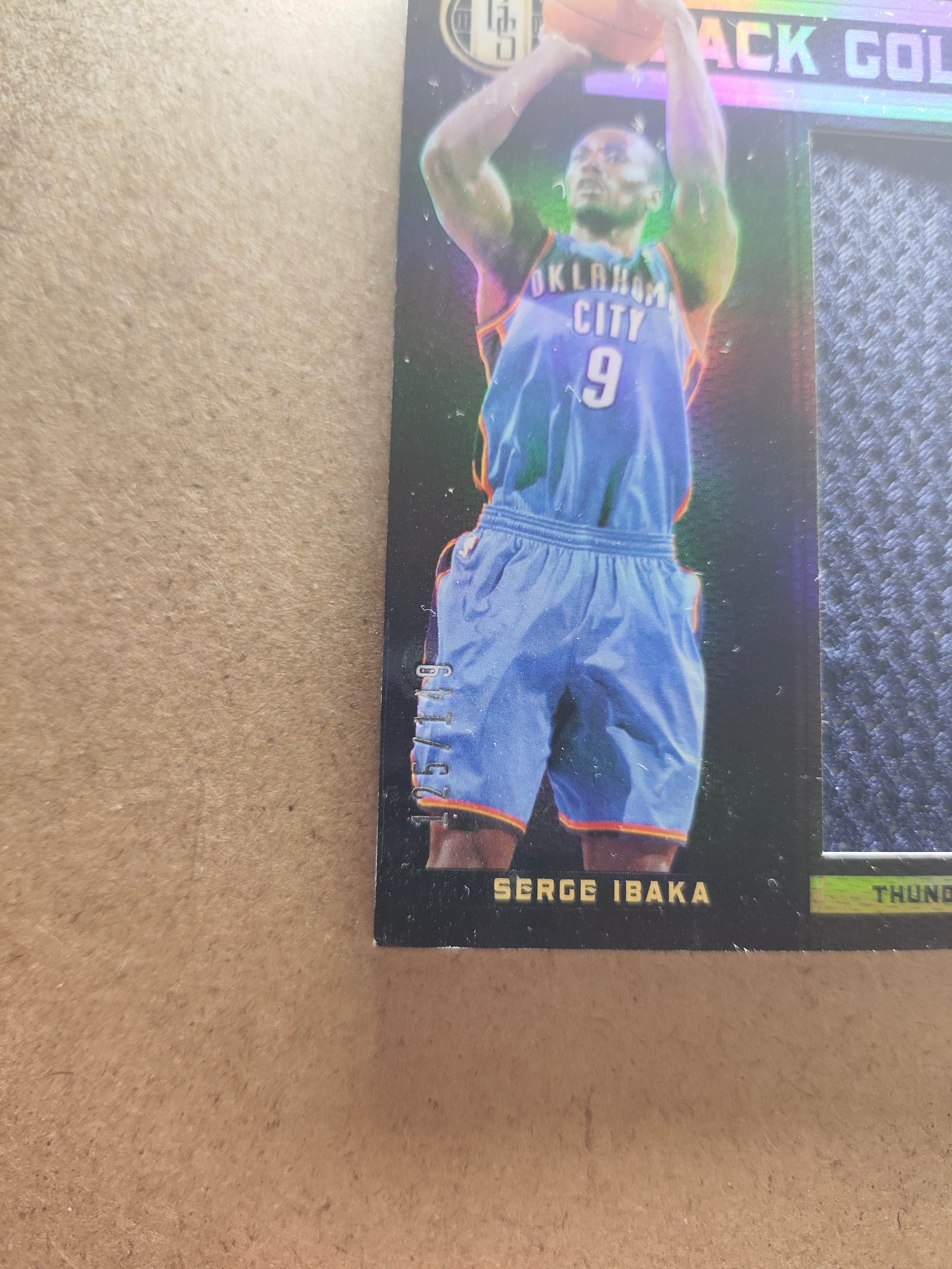 2012-13 Panini Threads Serge Ibaka 帕尼尼 塞尔吉 伊巴卡 黑金 雷霆 球衣 物料 大窗 折射 149编 荧光 卡品如图 收藏必备