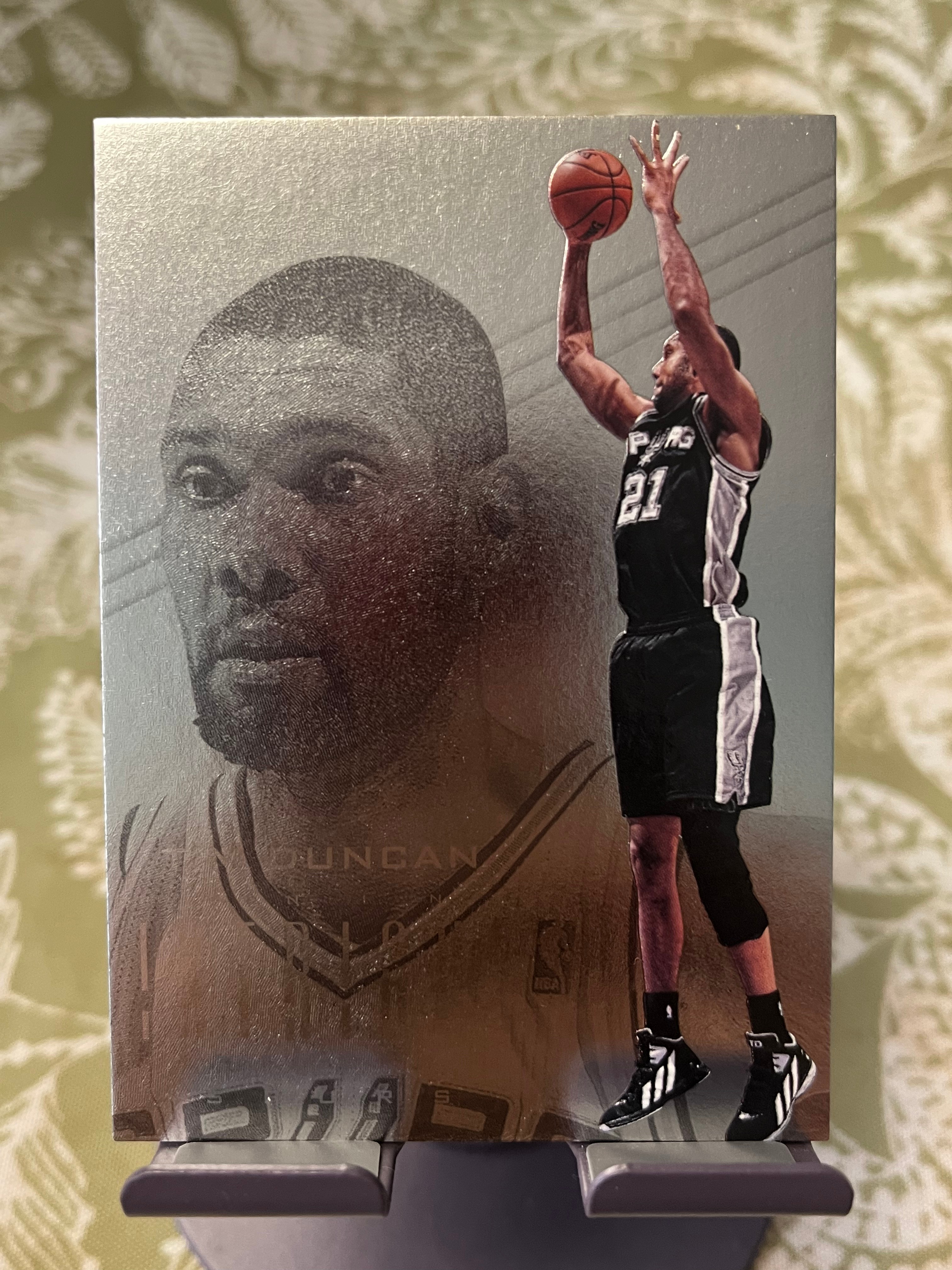 2012-13 Panini Intrigue Tim Duncan 蒂姆 邓肯 石佛 马刺【折射 银色背景 凑套必备 阴谋系列】【边角瑕疵如图 介意勿拍】#1207