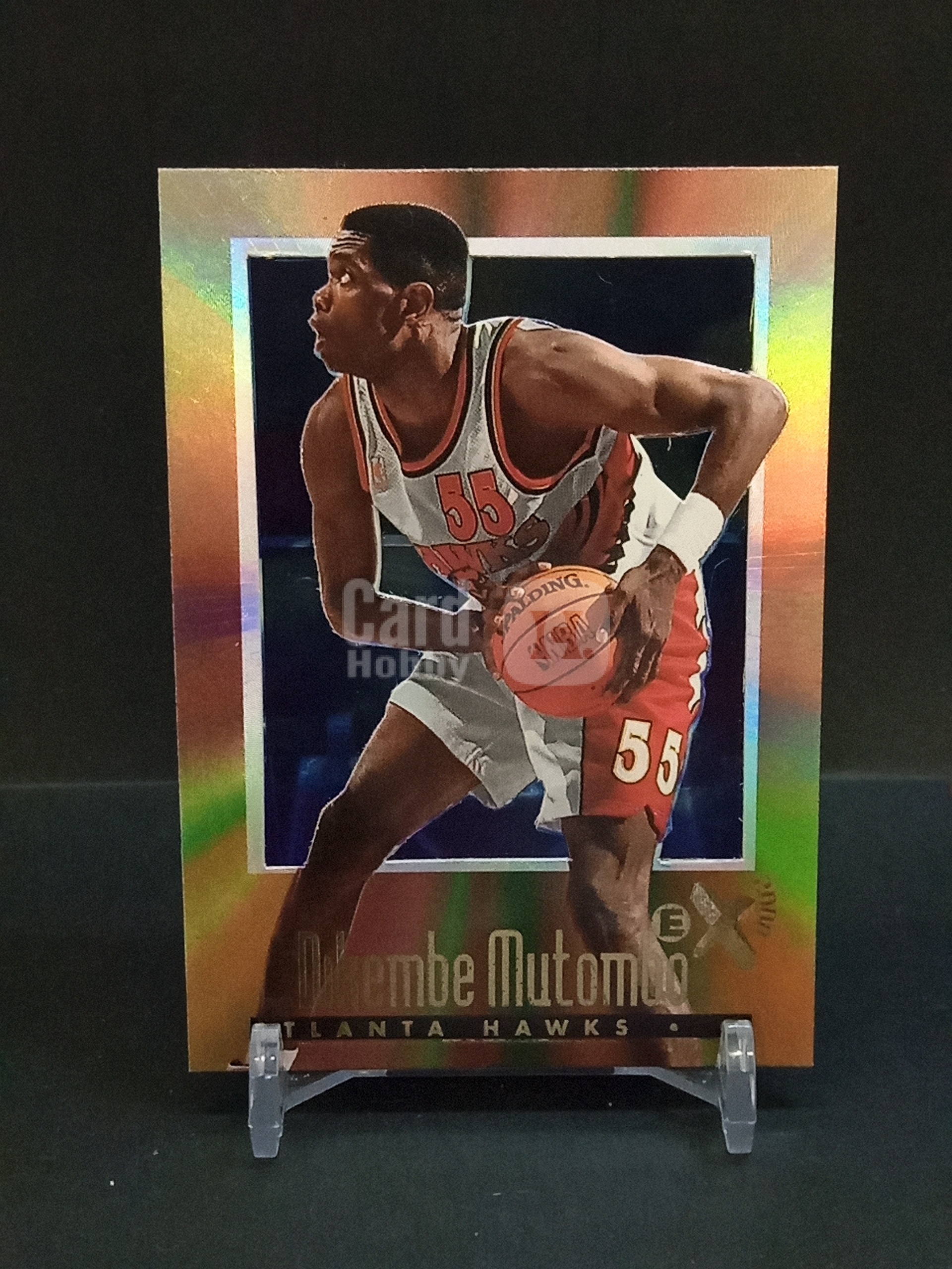 【DC拍卖】9.29小科比(微瑕)`1996-97 Skybox E-X2000 #2 Dikembe Mutombo 迪肯贝穆托姆博 亚特兰大老鹰 橙金渐变胶片折射老球星卡`