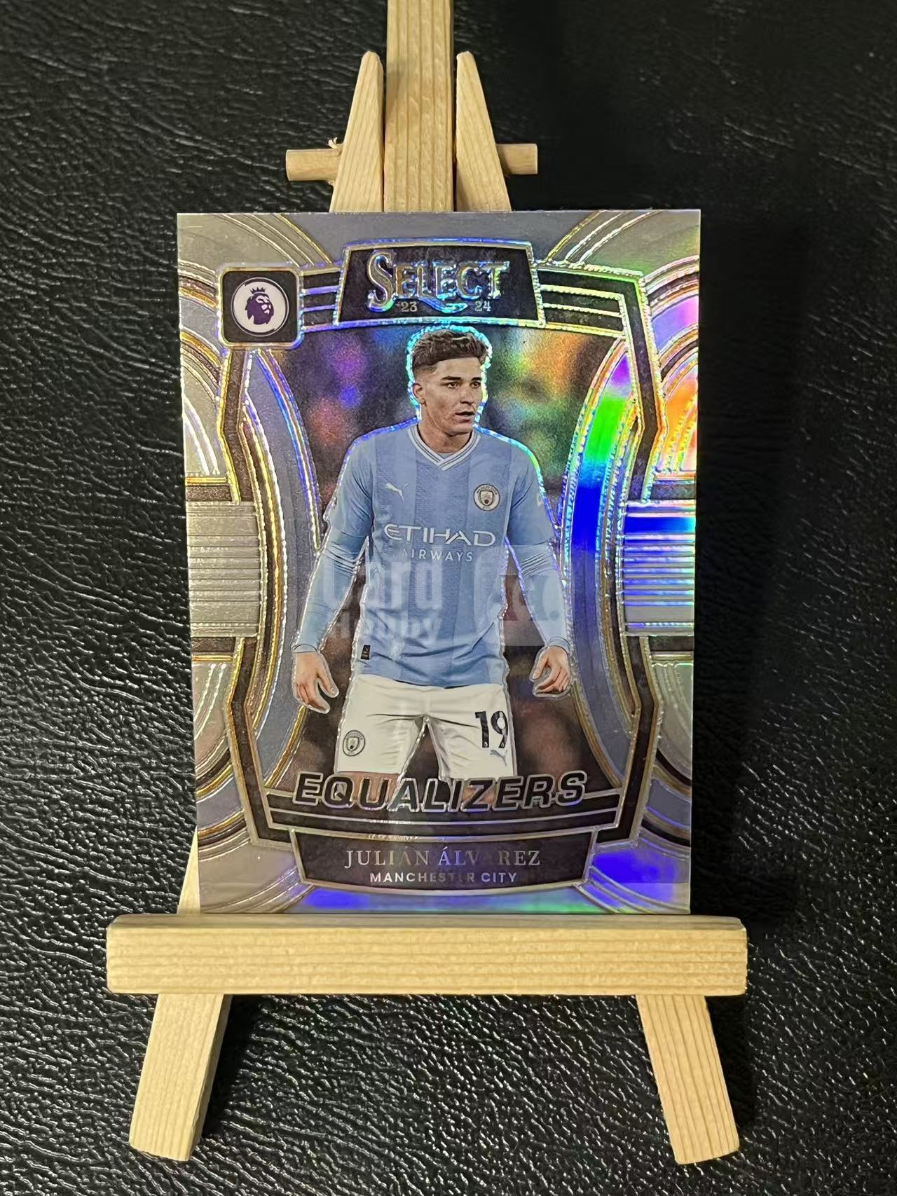 2023-24 Panini Select Julián Álvarez 阿尔瓦雷斯 特卡 曼城 银折 实卡精美 卡品如图 LA-2
