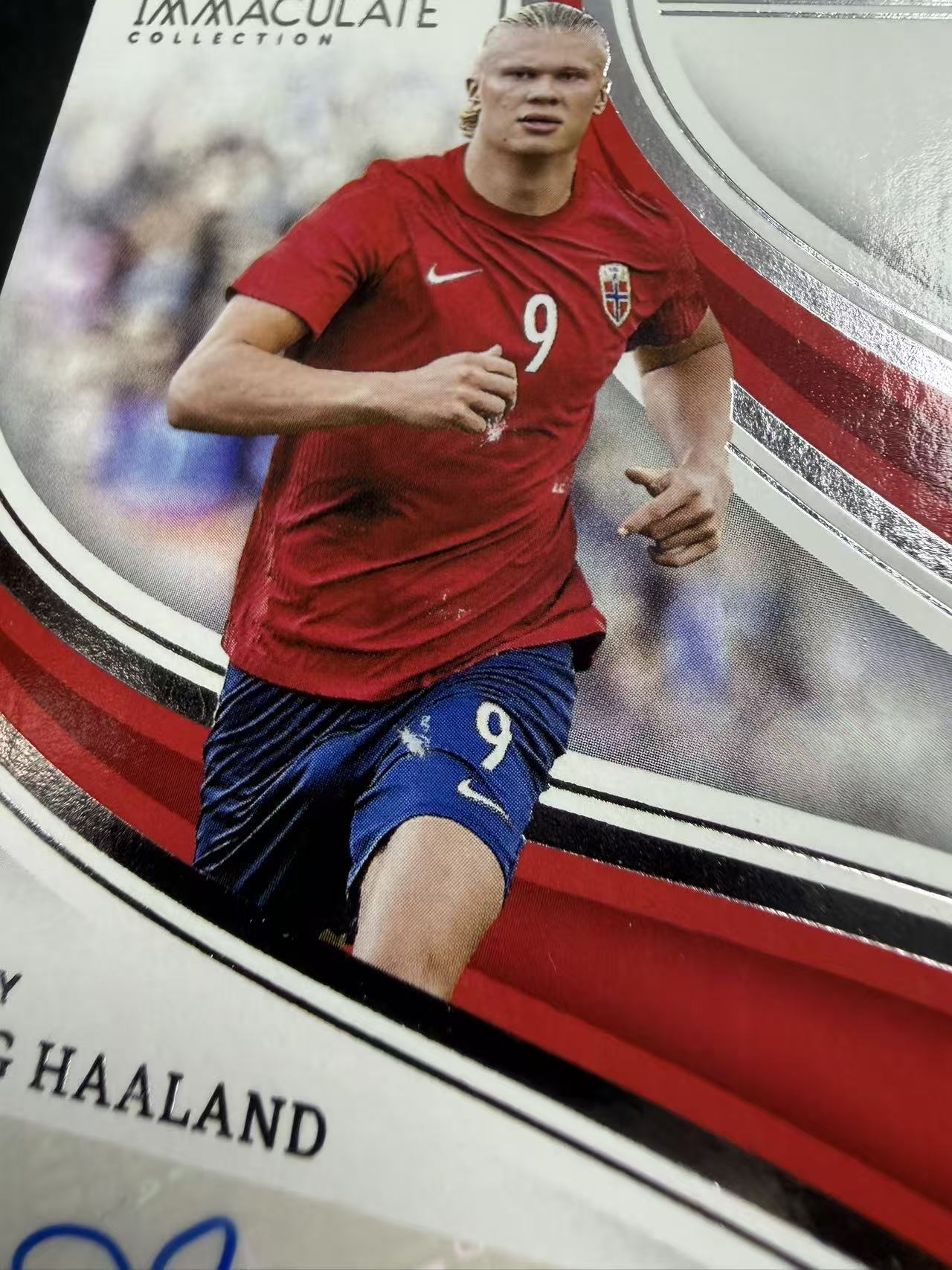 2023-24 Panini Immaculate Erling Haaland 爱咪咪 Erling Haaland 埃尔林 哈兰德 魔人 08/49编 差一位同背 签字 签名 瑕疵如图 跑跑