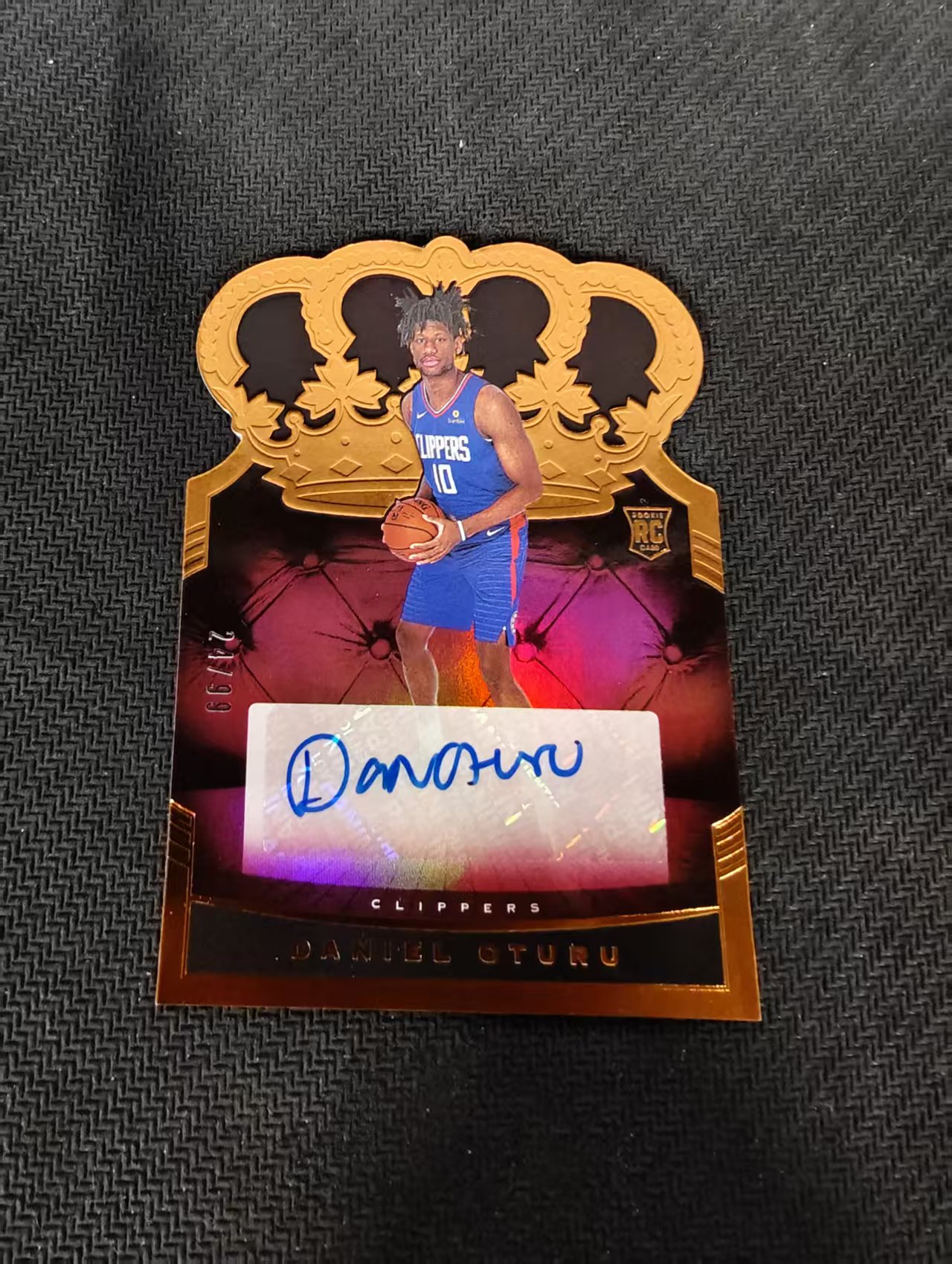 【汽水拍卖】2020-21 Panini Crown Royale Daniel Oturu RC 皇冠 快船 新秀rc 丹尼尔 奥图鲁 异形 签字 99编 微瑕如图