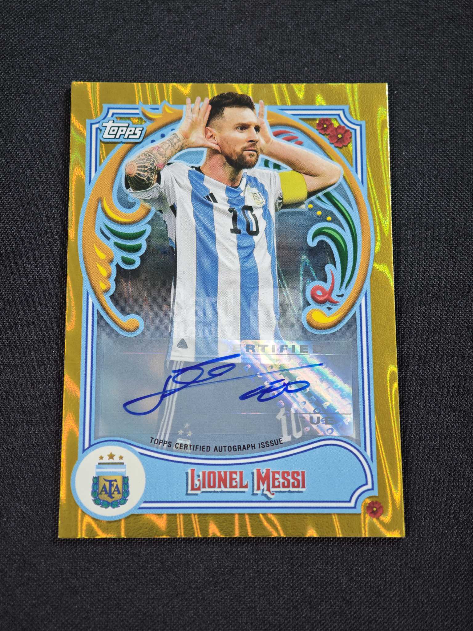 2023 Topps Fileteado Lionel Messi 【小灰机】菲勒特 阿根廷队盒 梅西 球王 世界杯冠军年 进球选图 1/1编 ofo 爆金折 签字 巴萨 绝世好卡 刚帽子戏法 角微瑕