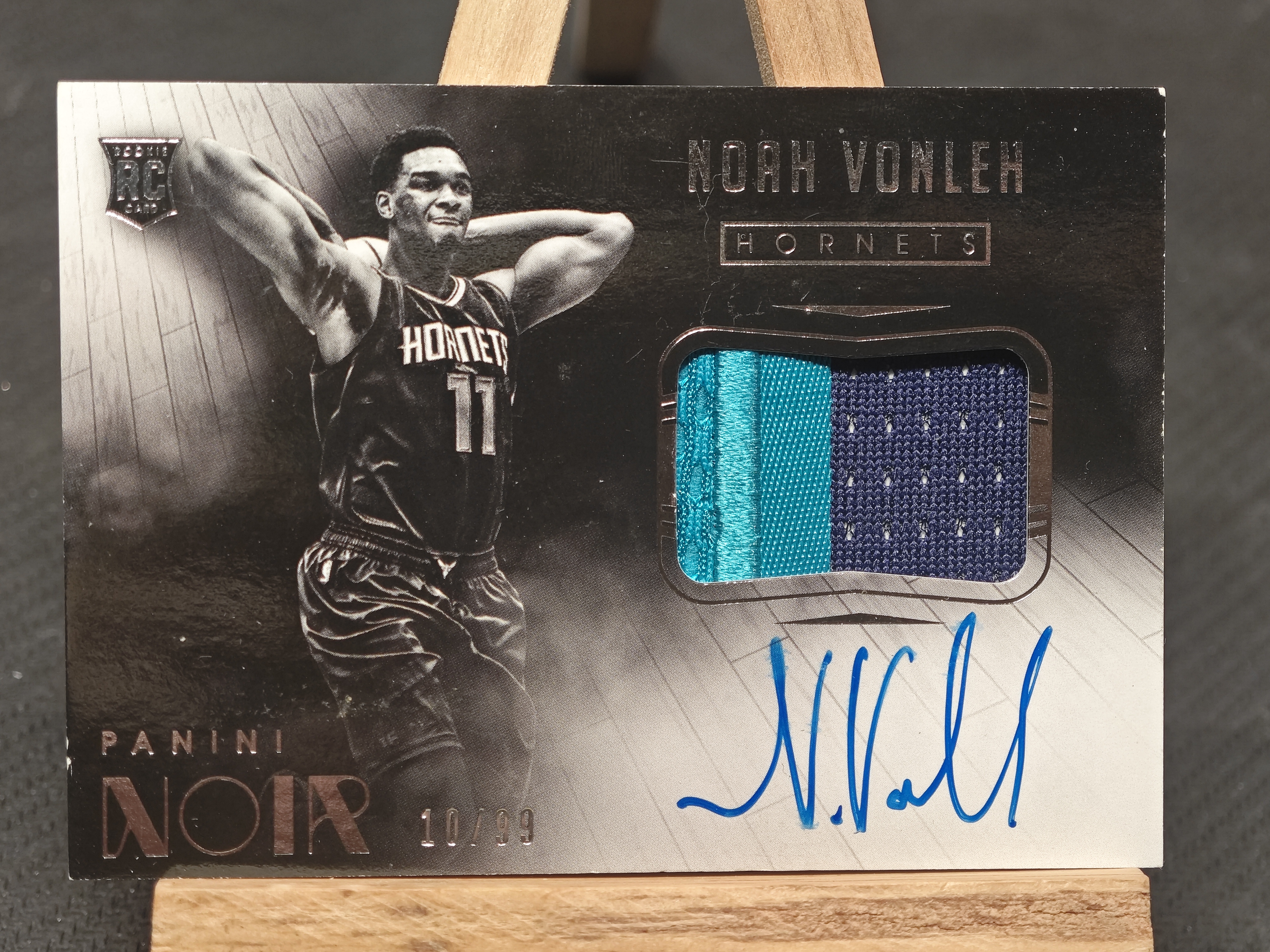 2014-15 Panini Noir Noah Vonleh RC #212 新秀年 诺尔 诺阿 冯莱 签字 卡签 暴力 切割 99编 球衣物料 PATCH 通行卡品 叉叉拍卖