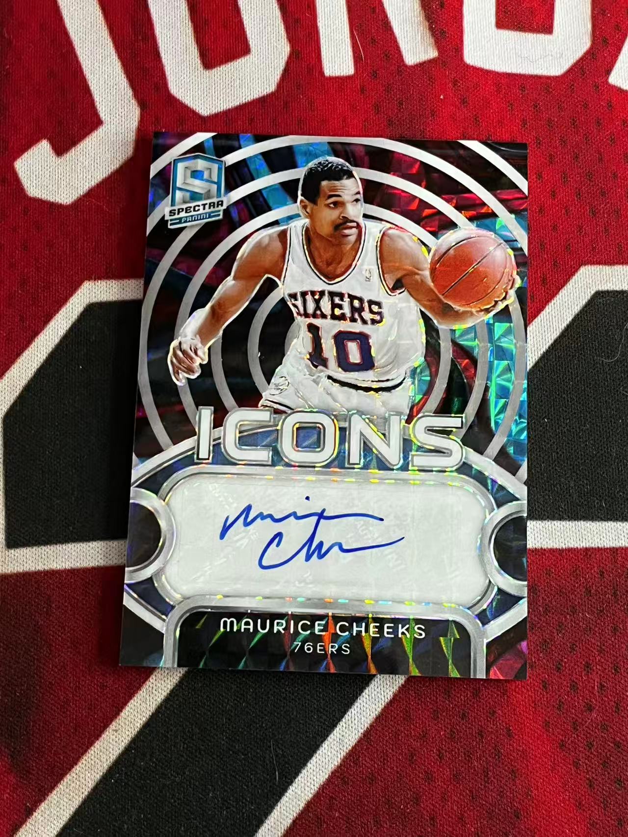 【接寄拍】2023-24 PANINI SPECTRA 光谱系列 76人名宿 莫里斯奇克斯 75编 签字卡 ICONS签 马赛克折 折射 专收凑套必备【烂臭嘴拍卖】