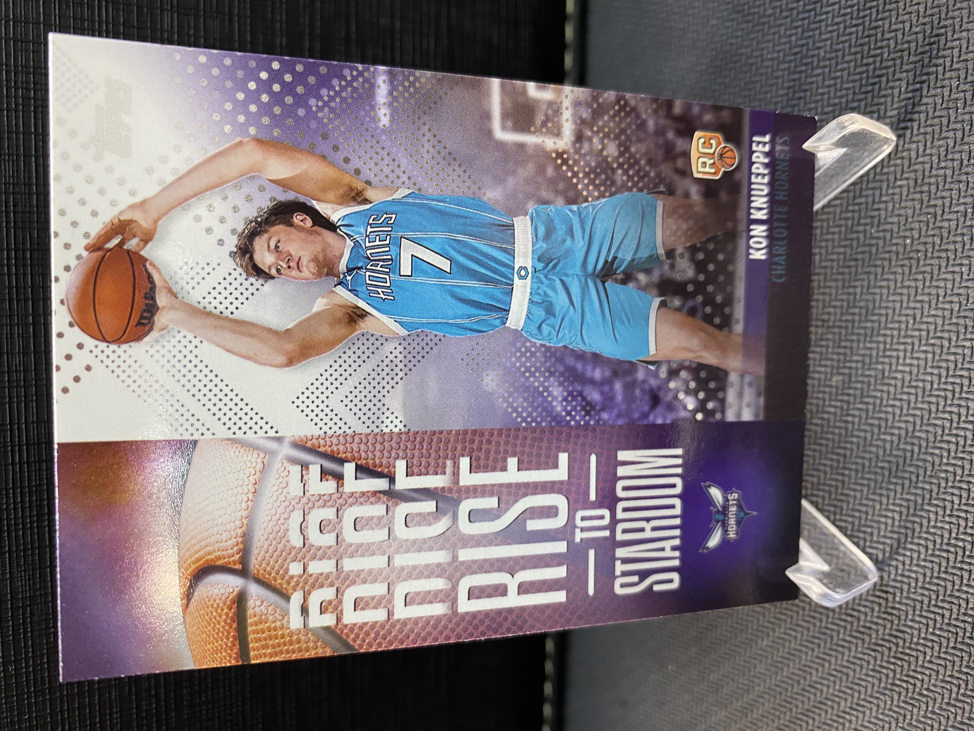 2025-26 Topps flagship Kon Knueppel RC 新秀 特卡 RISE TO STARDOM 康 克尼普尔 收藏必备 卡品如图 -Zle-【乌苏拍卖】