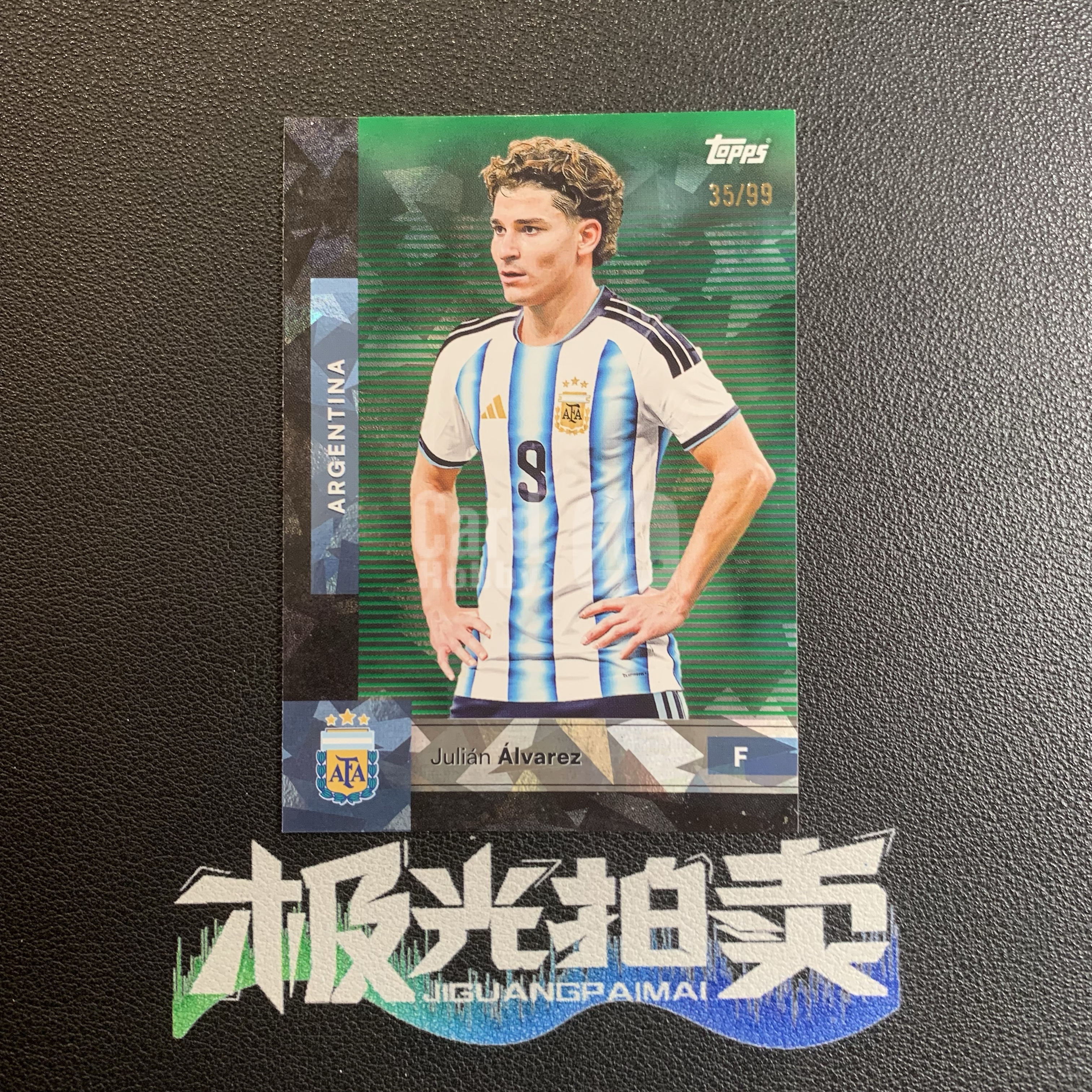 2026 Topps Official National Team Julián Álvarez 阿根廷队盒 胡利安 阿尔瓦雷斯 35/99编 绿碎冰折 马德里竞技 小蜘蛛 微瑕如图 t WG177