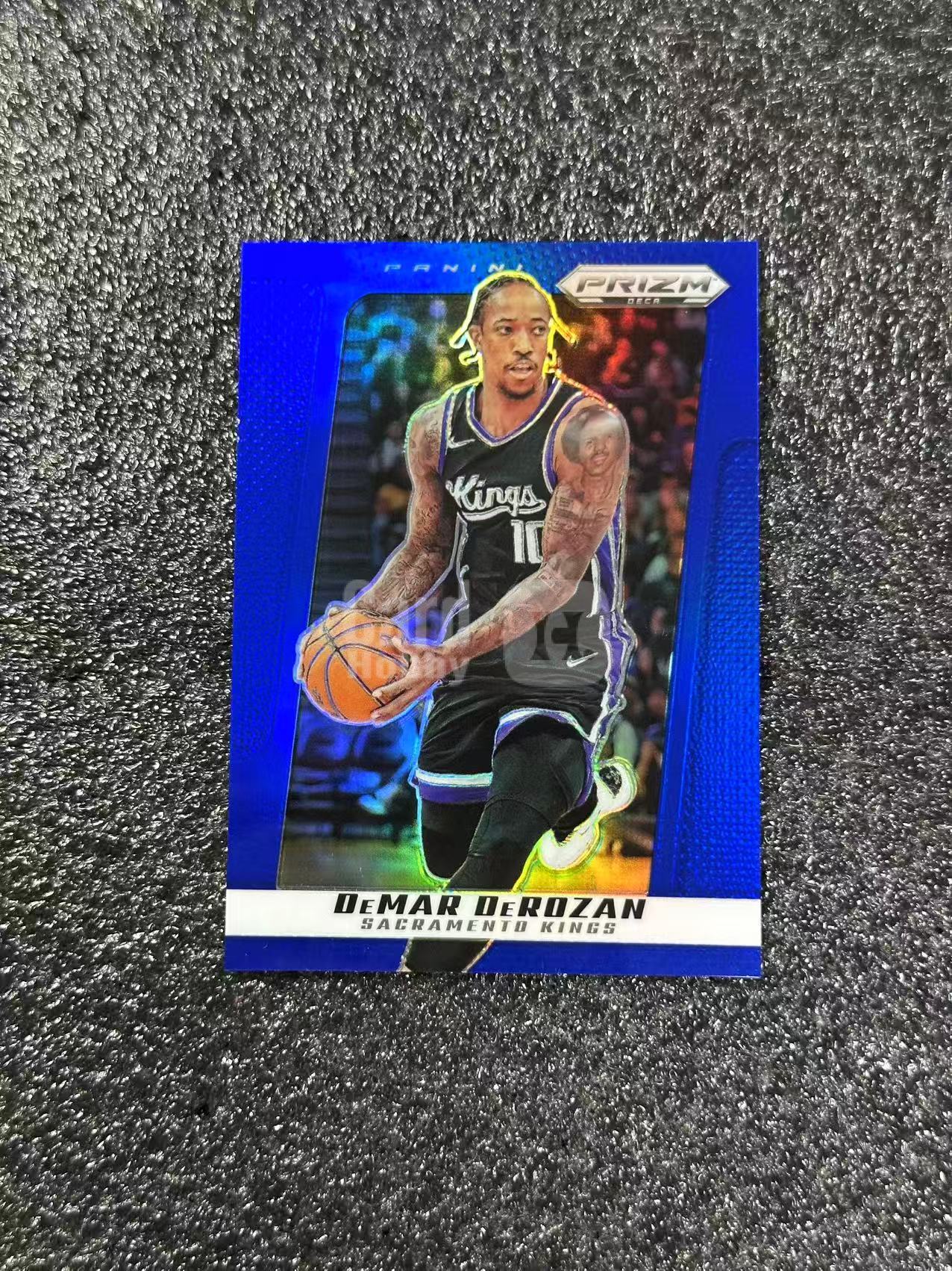 Basketball ‌2024-25 Prizm deca 德玛尔 德罗赞 Demar DeRozan 蓝折 149编 NBA 美职篮 卡品如图 瑕疵如图 非常好看 值得收藏 B1G610